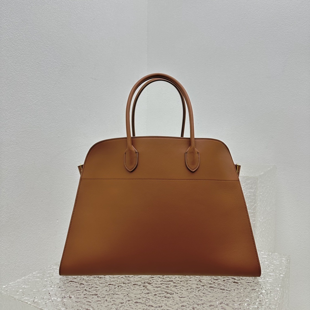 大号平纹棕Margaux17系列品牌在极简设计上的功力线条干净尽管没有什么logo印花的加持但整体高级质