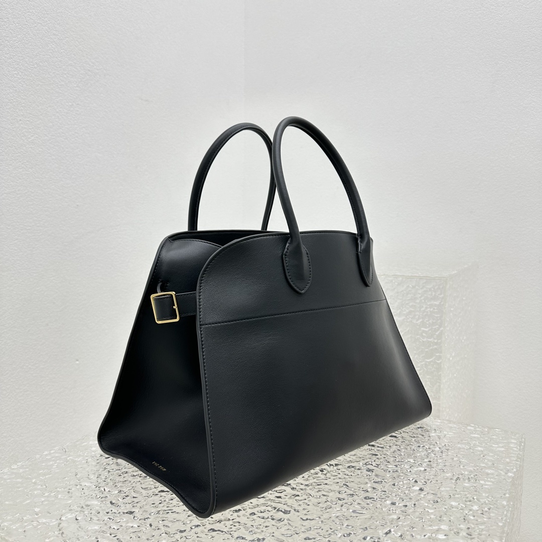 中号平纹黑Margaux15系列品牌在极简设计上的功力线条干净尽管没有什么logo印花的加持但整体高级质