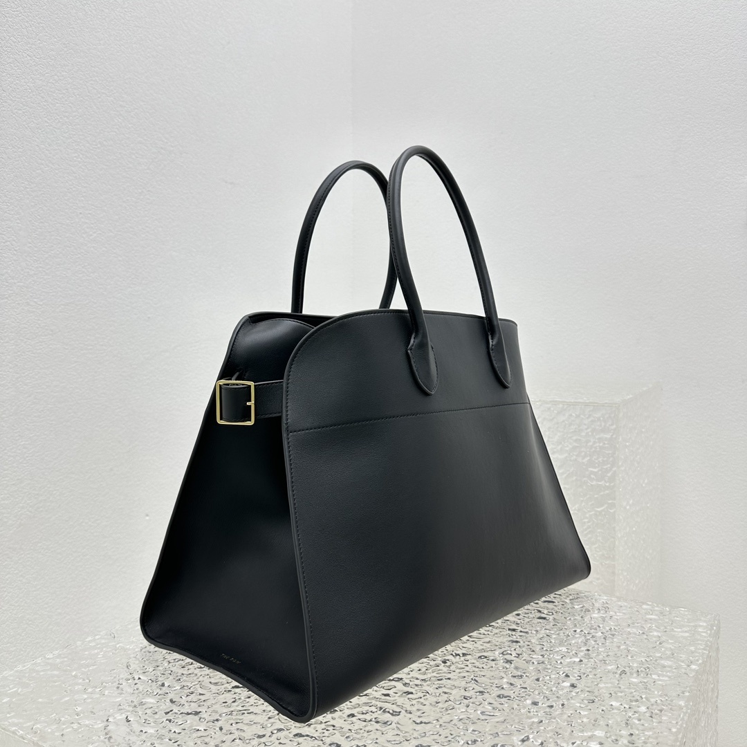 大号平纹黑Margaux17系列品牌在极简设计上的功力线条干净尽管没有什么logo印花的加持但整体高级质