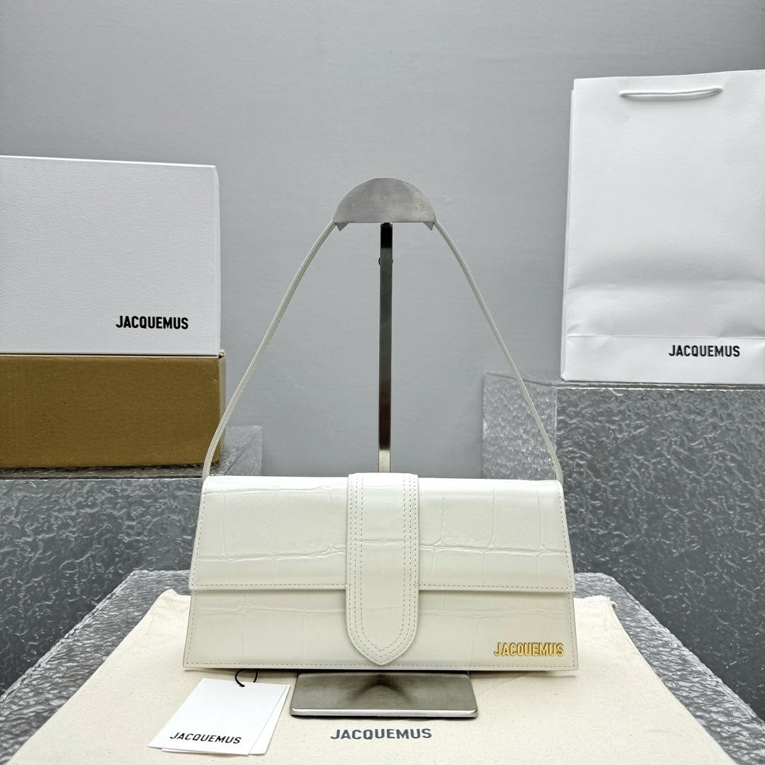 鳄鱼纹白色Jacquemus̶新款单肩包ins上真的火炸掉的小众品牌又出新爆款了设计感的新包型还增加了麂