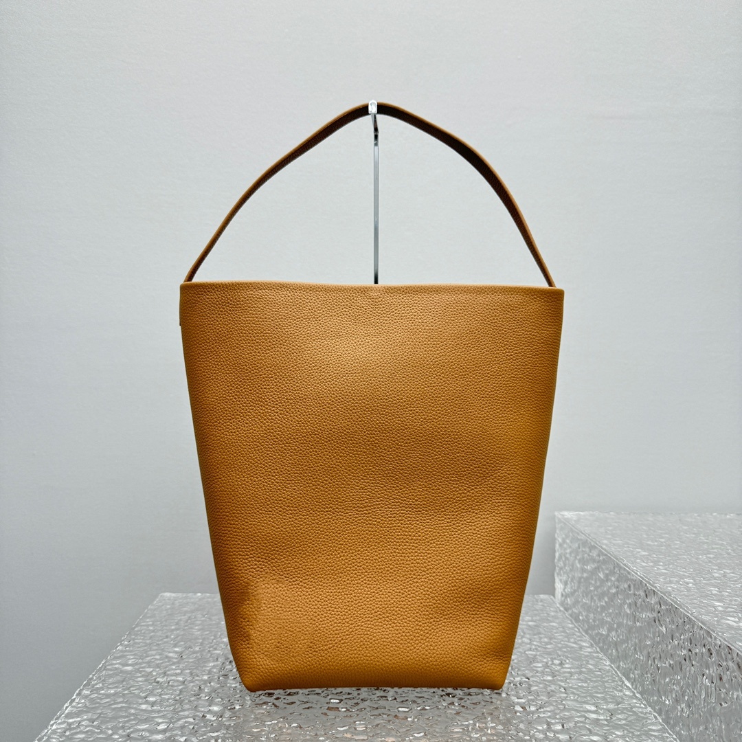 大号荔枝棕*新品N/SParktote手袋全新推出的经典包款North/.South手袋展现品牌在极简设