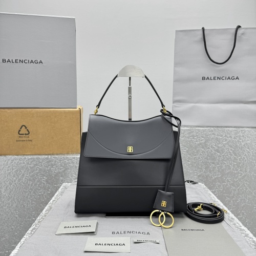 Balenciaga 25SS Nano Handbag: Street Culture & Advanced Craftsmanship 1 Balenciaga 25SS Nano Handbag: Street Culture & Advanced Craftsmanship