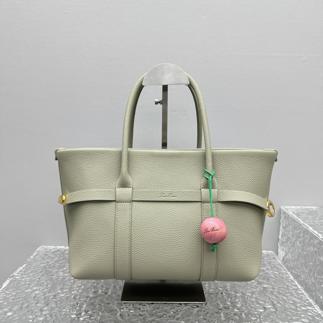 Loro Piana Ghiera Shopper: Green Leather Tote Bag with Ring Detail 3 i1750479005 3168 2