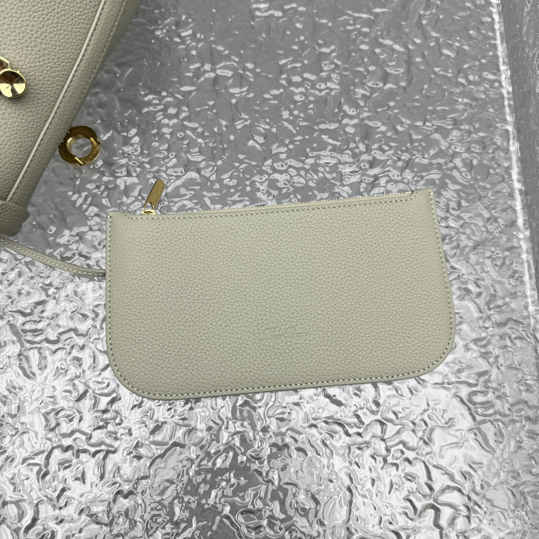 Loro Piana Ghiera Shopper: Green Leather Tote Bag with Ring Detail 16 i1750479005 4221 4