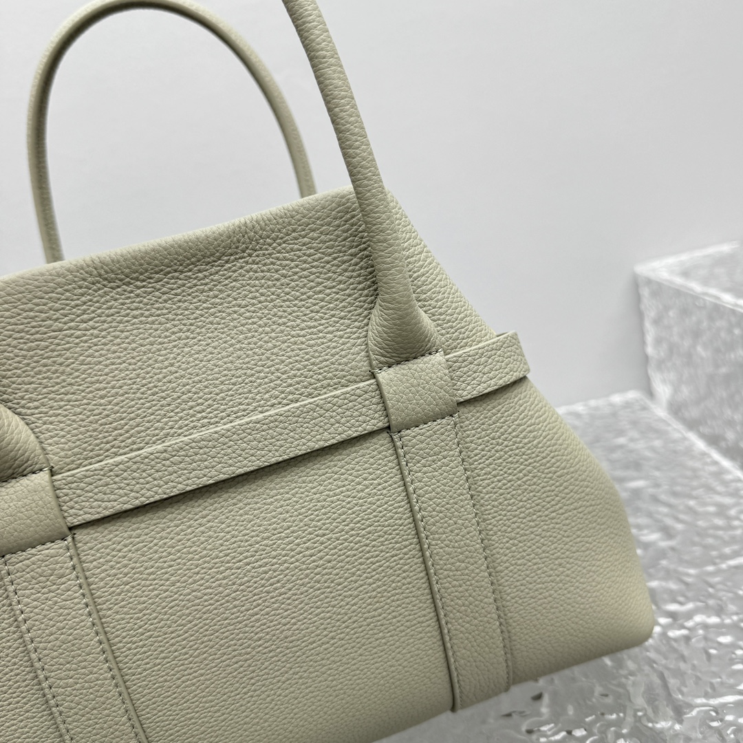 Loro Piana Ghiera Shopper: Green Leather Tote Bag with Ring Detail 6 i1750479005 6145 12