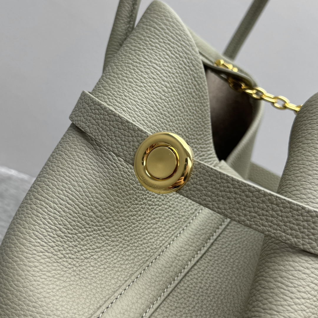 Loro Piana Ghiera Shopper: Green Leather Tote Bag with Ring Detail 7 i1750479005 7543 16