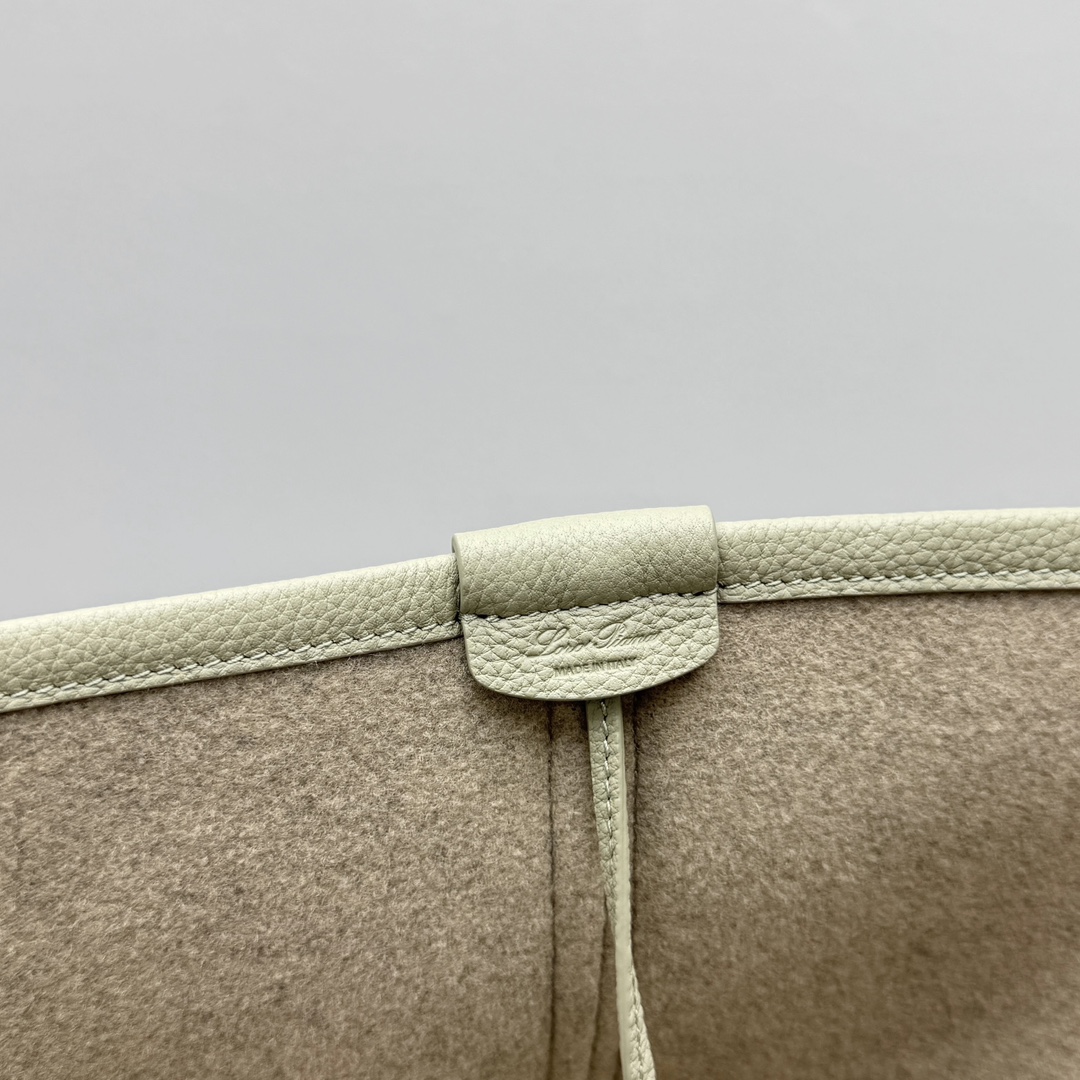 Loro Piana Ghiera Shopper: Green Leather Tote Bag with Ring Detail 13 i1750479005 8305 6
