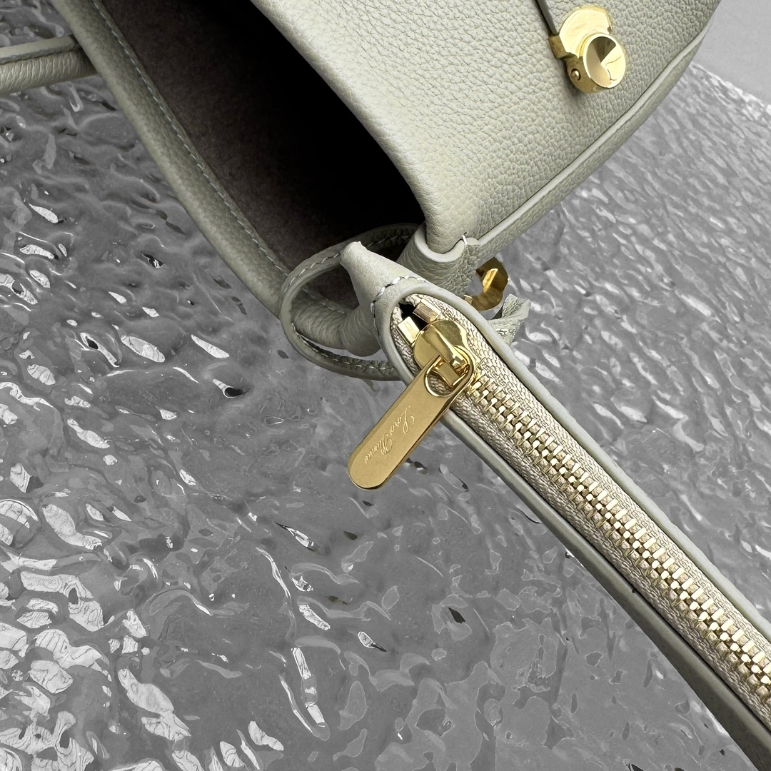Loro Piana Ghiera Shopper: Green Leather Tote Bag with Ring Detail 11 i1750479005 9031 10