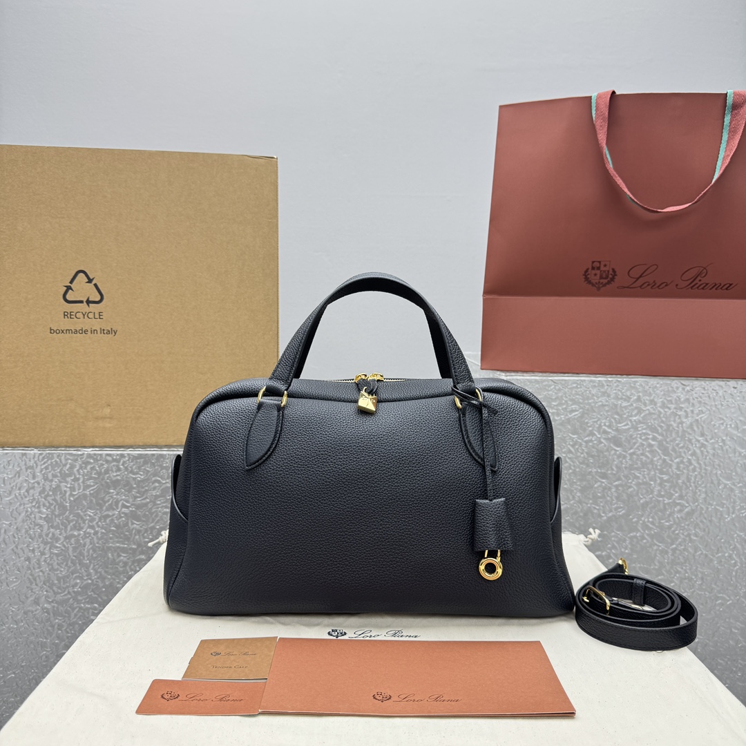 Loro Piana Needle Handtas - Zwart Leer, Elegant Design, 38x21x18cm