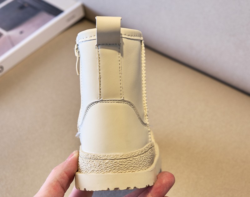 图片[4]-💝BALENCIAGA 雪地靴拉链款童鞋！💘💲 🚗BALENCIAGA冬季新款时尚加绒保暖棉靴最火爆的网红款儿童雪地靴🛵 🔥巴黎世家欧洲站平底男女童百搭个性潮流厚底防滑炸街童鞋丑萌防雨淋棉鞋💥 🍎官网潮牌韩版最新款防滑增高底透气休闲经典款亲子潮鞋轻便大头防踢脚童鞋🎈 🍒颜色： 黑色，白色 尺码：26-37码-选品中心