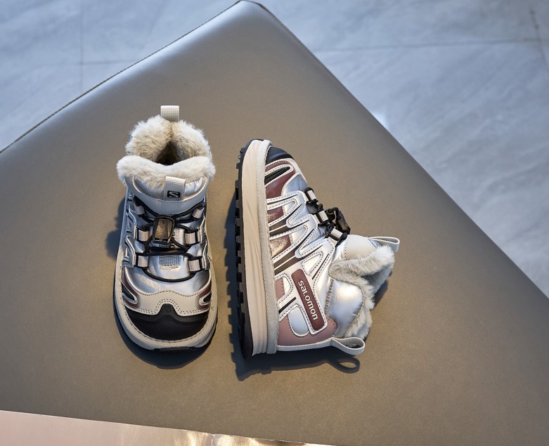图片[5]-💖萨络蒙XT-Q加绒卡扣雪地靴！💘💲 🚗纯原萨络蒙 XT-Q 加绒卡扣保暖防水儿童休闲越野机能运动跑步鞋雪地靴🛵 💥SALOMON欧洲站厚底老爹鞋户外徒步鞋男女童百搭跑步鞋加棉雪地鞋童鞋💖 💘官网潮牌韩版最新款防滑耐磨加厚底透气休闲经典冬季潮鞋一脚蹬短靴棉靴🍎 🍒颜色： 黑，粉，灰 尺码：26-37码-选品中心
