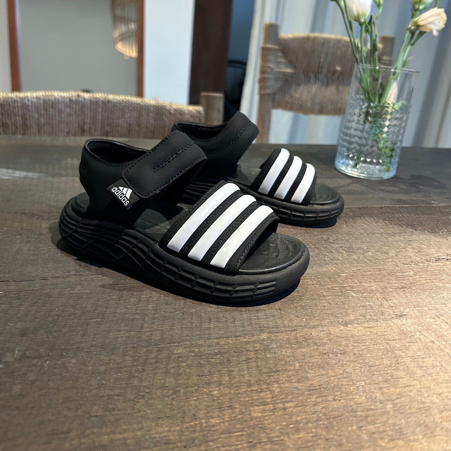 图片[2]-特价不退不换💝ADIDAS DURAMO SANDAQA 🎈💲 🚗ADIDAS三叶草露趾魔术贴透气休闲童鞋凉鞋🛵 🍎阿迪达斯官网最新款户外小众夏款凉鞋沙滩鞋💘 💖夏季韩版防滑软底透气休闲超轻便沙滩鞋潮鞋童鞋 ❤️ 🍒 颜色： 白，黑 尺码：26-37码-选品中心