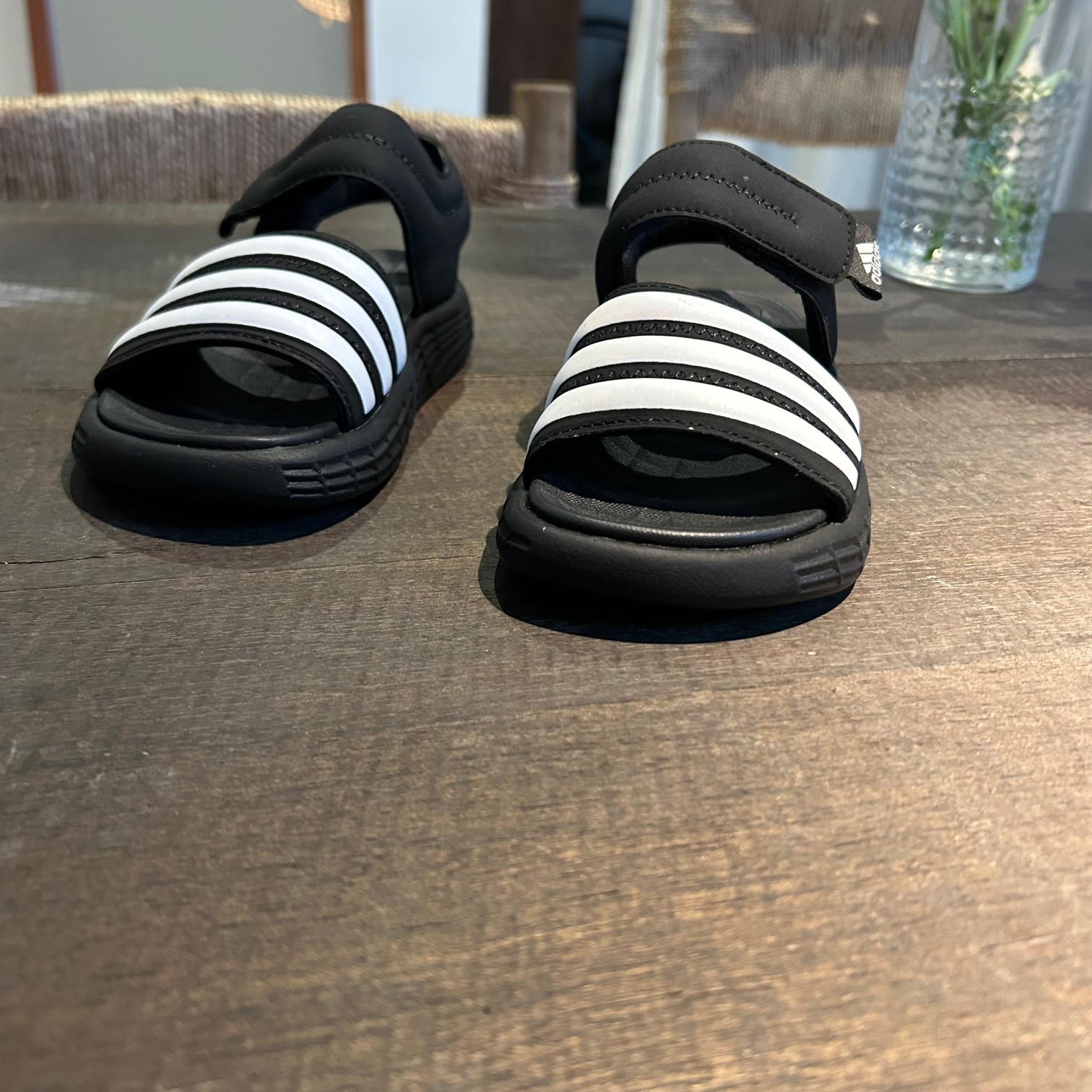 图片[3]-特价不退不换💝ADIDAS DURAMO SANDAQA 🎈💲 🚗ADIDAS三叶草露趾魔术贴透气休闲童鞋凉鞋🛵 🍎阿迪达斯官网最新款户外小众夏款凉鞋沙滩鞋💘 💖夏季韩版防滑软底透气休闲超轻便沙滩鞋潮鞋童鞋 ❤️ 🍒 颜色： 白，黑 尺码：26-37码-选品中心