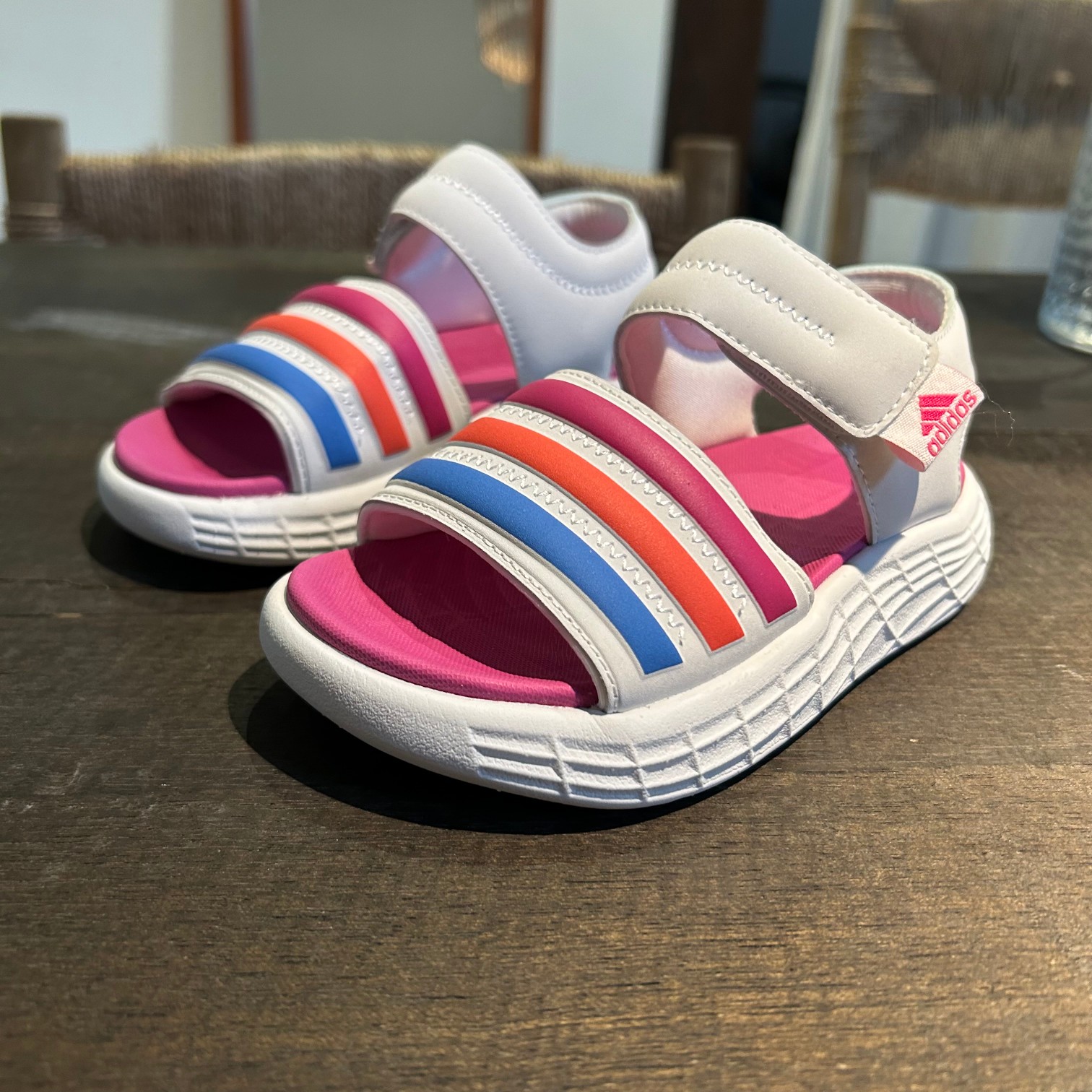 图片[2]-特价不退不换💝ADIDAS DURAMO SANDAQA 🎈 🚗ADIDAS三叶草露趾魔术贴透气休闲童鞋凉鞋🛵 🍎阿迪达斯官网最新款户外小众夏款凉鞋沙滩鞋💘 💖夏季韩版防滑软底透气休闲超轻便沙滩鞋潮鞋童鞋 ❤️ 🍒 颜色： 白，黑 尺码：26-37码-选品中心