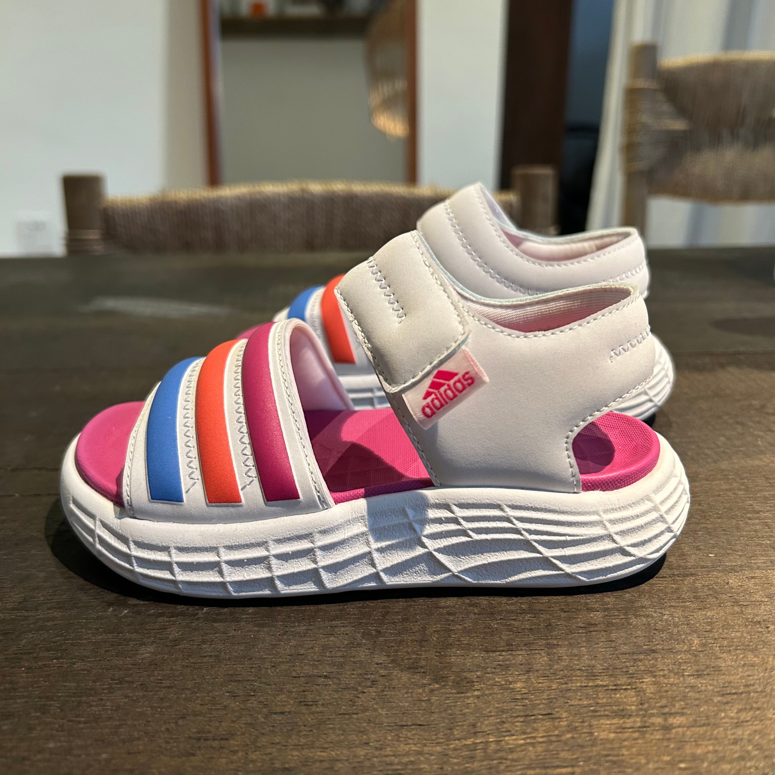 图片[3]-特价不退不换💝ADIDAS DURAMO SANDAQA 🎈 🚗ADIDAS三叶草露趾魔术贴透气休闲童鞋凉鞋🛵 🍎阿迪达斯官网最新款户外小众夏款凉鞋沙滩鞋💘 💖夏季韩版防滑软底透气休闲超轻便沙滩鞋潮鞋童鞋 ❤️ 🍒 颜色： 白，黑 尺码：26-37码-选品中心