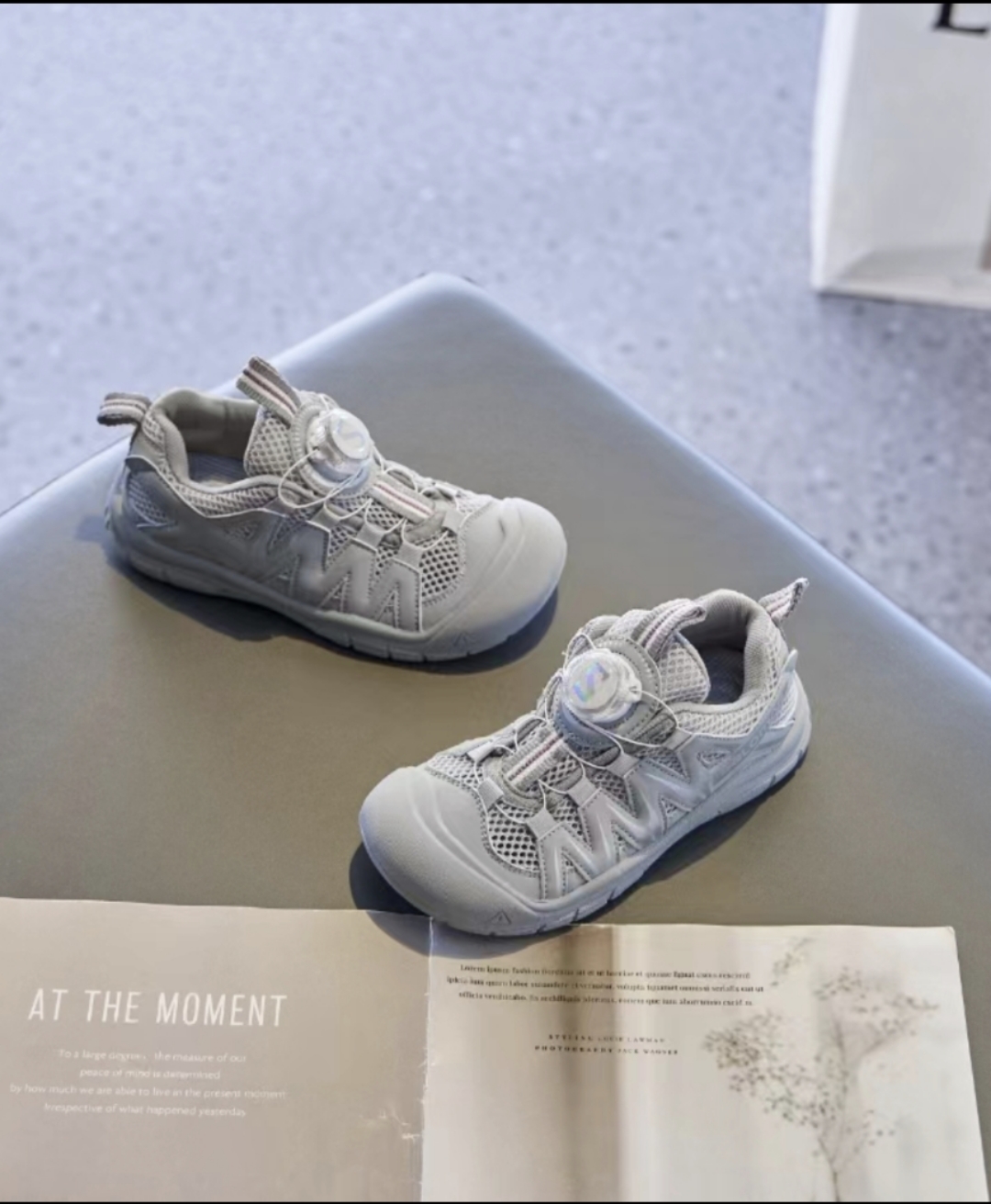 图片[2]-💖萨络蒙3D系列科恩联名款包头溯溪鞋！！！💝💲 🚗纯原萨络蒙 XA Pro 3D系列科恩联名款旋转纽扣儿童休闲越野机能运动跑步鞋🛵 ❤️SALOMON欧洲站最火爆的网红款软底溯溪鞋户外徒步鞋男女童百搭跑步鞋童鞋🎈 🍒官网潮牌韩版最新款减震防滑耐磨底透气休闲经典四季款潮鞋防踢登山鞋❤️ 🍒颜色：绿色，黑色，粉色，灰色 尺码：26-37码-选品中心