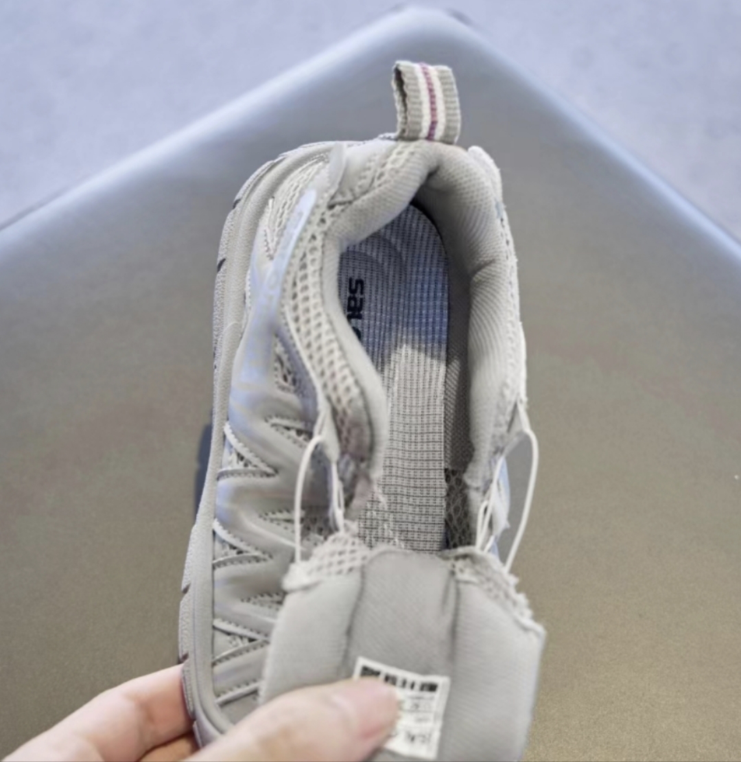 图片[7]-💖萨络蒙3D系列科恩联名款包头溯溪鞋！！！💝💲 🚗纯原萨络蒙 XA Pro 3D系列科恩联名款旋转纽扣儿童休闲越野机能运动跑步鞋🛵 ❤️SALOMON欧洲站最火爆的网红款软底溯溪鞋户外徒步鞋男女童百搭跑步鞋童鞋🎈 🍒官网潮牌韩版最新款减震防滑耐磨底透气休闲经典四季款潮鞋防踢登山鞋❤️ 🍒颜色：绿色，黑色，粉色，灰色 尺码：26-37码-选品中心