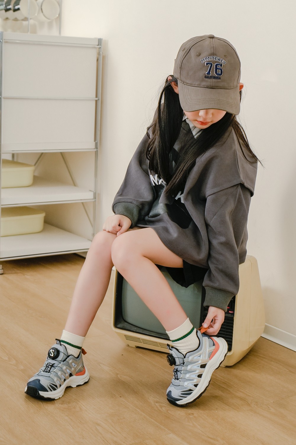 🍒🍒萨络蒙3D+系列旋转纽扣童鞋！！！💰💲130
🚘纯原萨络蒙 XA Pro 3D系列旋转纽扣网红款儿童休闲越野机能运动跑步鞋🛵
💖SALOMON欧洲站最火爆的走秀款厚底老爹鞋户外徒步鞋男女童百搭跑步鞋童鞋🎈
💝官网潮牌韩版最新款减震防滑耐磨底透气休闲经典四季款潮鞋复古风童鞋🎉
🍒颜色：黑灰色，沙场灰色  
尺码：26-37码