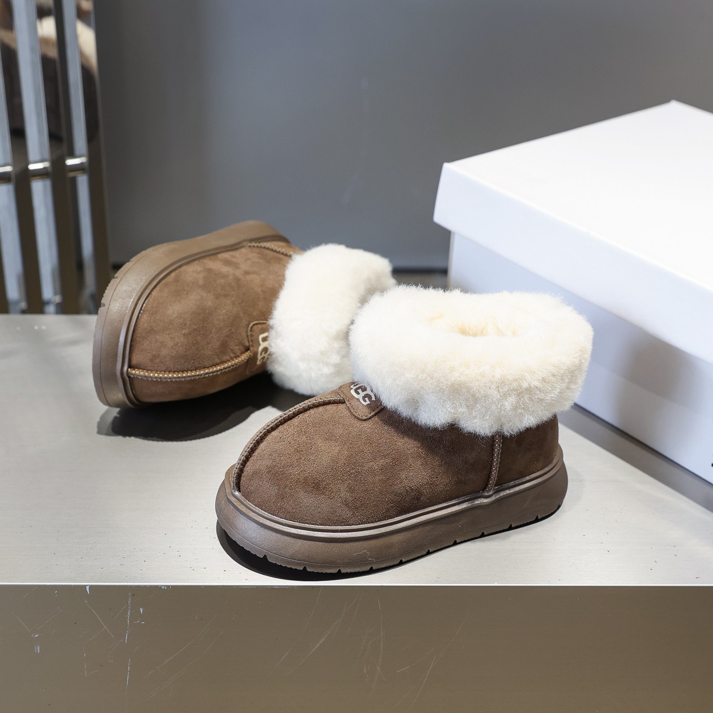图片[4]-💖UGG卡皮巴拉塔茨特雪地靴💝💲 🚗卡皮巴拉塔茨特丑萌真皮大头冬季户外新款防寒靴真皮加绒潮流棉鞋雪地靴🛵 💘UGG 2024爆版周冬雨同款儿童雪地靴短筒防滑保暖厚底一脚蹬童鞋亲子鞋💝 🍒材料：牛皮+内里混纺羊毛+TPR滑底 实际脚长加0.5-1CM后选内长（注意：本身偏大一码） 🔥颜色：栗色+巧克力色 号码：26-37-选品中心