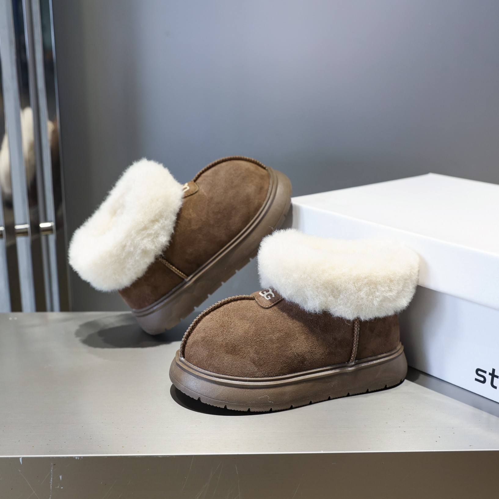 图片[5]-💖UGG卡皮巴拉塔茨特雪地靴💝💲 🚗卡皮巴拉塔茨特丑萌真皮大头冬季户外新款防寒靴真皮加绒潮流棉鞋雪地靴🛵 💘UGG 2024爆版周冬雨同款儿童雪地靴短筒防滑保暖厚底一脚蹬童鞋亲子鞋💝 🍒材料：牛皮+内里混纺羊毛+TPR滑底 实际脚长加0.5-1CM后选内长（注意：本身偏大一码） 🔥颜色：栗色+巧克力色 号码：26-37-选品中心