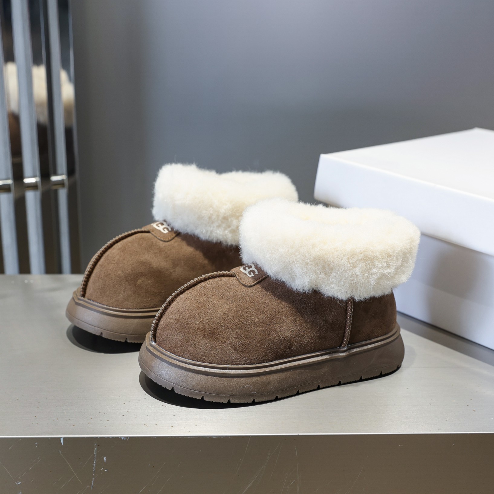 图片[3]-💖UGG卡皮巴拉塔茨特雪地靴💝💲 🚗卡皮巴拉塔茨特丑萌真皮大头冬季户外新款防寒靴真皮加绒潮流棉鞋雪地靴🛵 💘UGG 2024爆版周冬雨同款儿童雪地靴短筒防滑保暖厚底一脚蹬童鞋亲子鞋💝 🍒材料：牛皮+内里混纺羊毛+TPR滑底 实际脚长加0.5-1CM后选内长（注意：本身偏大一码） 🔥颜色：栗色+巧克力色 号码：26-37-选品中心