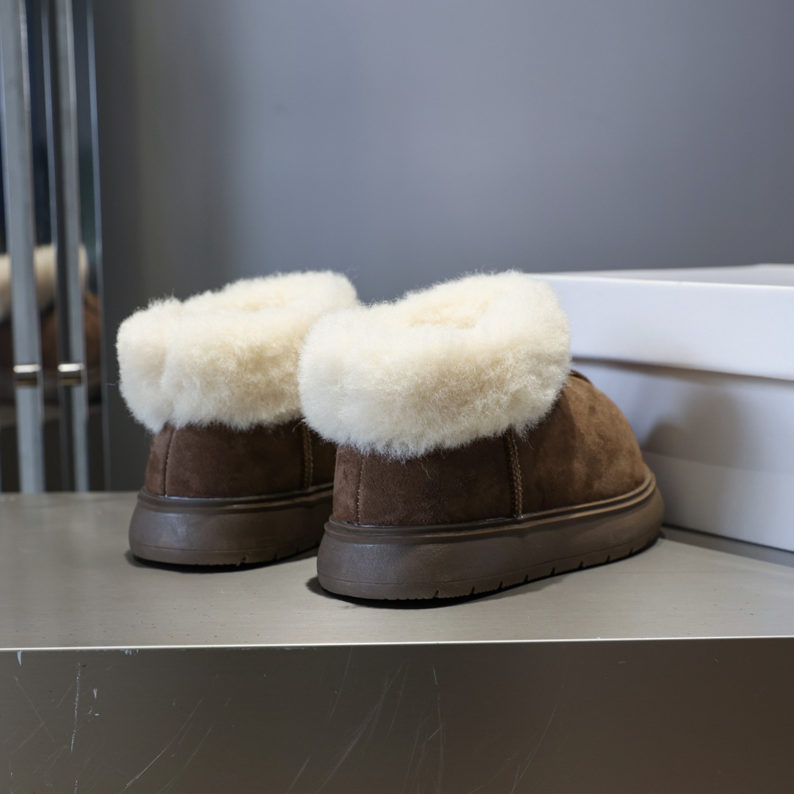 图片[6]-💖UGG卡皮巴拉塔茨特雪地靴💝💲 🚗卡皮巴拉塔茨特丑萌真皮大头冬季户外新款防寒靴真皮加绒潮流棉鞋雪地靴🛵 💘UGG 2024爆版周冬雨同款儿童雪地靴短筒防滑保暖厚底一脚蹬童鞋亲子鞋💝 🍒材料：牛皮+内里混纺羊毛+TPR滑底 实际脚长加0.5-1CM后选内长（注意：本身偏大一码） 🔥颜色：栗色+巧克力色 号码：26-37-选品中心