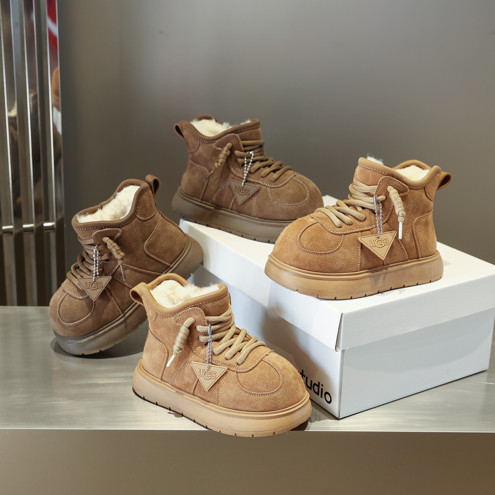 图片[3]-💖UGG卡皮巴拉马里奥雪地靴💝💲 🚗卡皮巴拉马里奥丑萌真皮大头冬季户外新款防寒靴真皮加绒潮流棉鞋雪地靴🛵 💘UGG 2024爆版周冬雨同款儿童雪地靴短筒防滑保暖厚底一脚蹬童鞋亲子鞋💝 🍒材料：牛皮+内里混纺羊毛+TPR滑底 实际脚长加0.5-1CM后选内长（注意：本身偏大一码） 🔥颜色：栗色+巧克力色 号码：26-37-选品中心