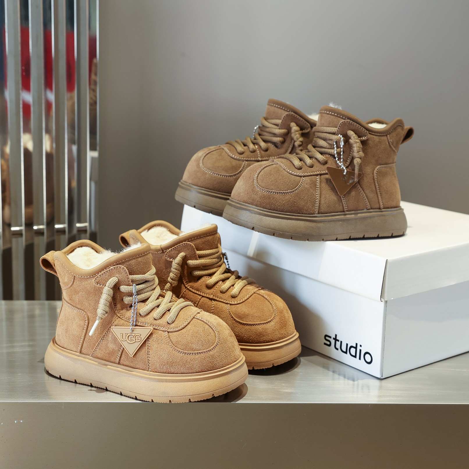 图片[2]-💖UGG卡皮巴拉马里奥雪地靴💝💲 🚗卡皮巴拉马里奥丑萌真皮大头冬季户外新款防寒靴真皮加绒潮流棉鞋雪地靴🛵 💘UGG 2024爆版周冬雨同款儿童雪地靴短筒防滑保暖厚底一脚蹬童鞋亲子鞋💝 🍒材料：牛皮+内里混纺羊毛+TPR滑底 实际脚长加0.5-1CM后选内长（注意：本身偏大一码） 🔥颜色：栗色+巧克力色 号码：26-37-选品中心