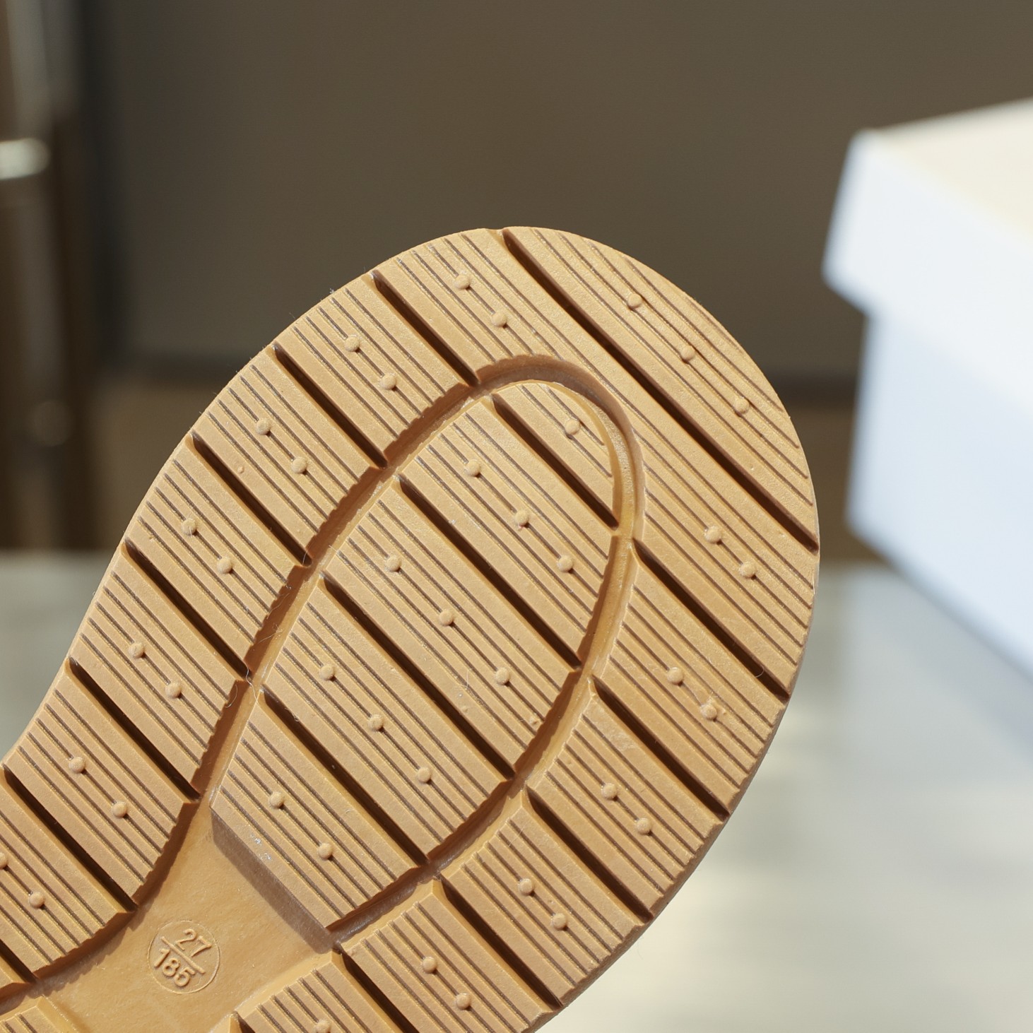 图片[7]-💖UGG卡皮巴拉马里奥雪地靴💝💲 🚗卡皮巴拉马里奥丑萌真皮大头冬季户外新款防寒靴真皮加绒潮流棉鞋雪地靴🛵 💘UGG 2024爆版周冬雨同款儿童雪地靴短筒防滑保暖厚底一脚蹬童鞋亲子鞋💝 🍒材料：牛皮+内里混纺羊毛+TPR滑底 实际脚长加0.5-1CM后选内长（注意：本身偏大一码） 🔥颜色：栗色+巧克力色 号码：26-37-选品中心