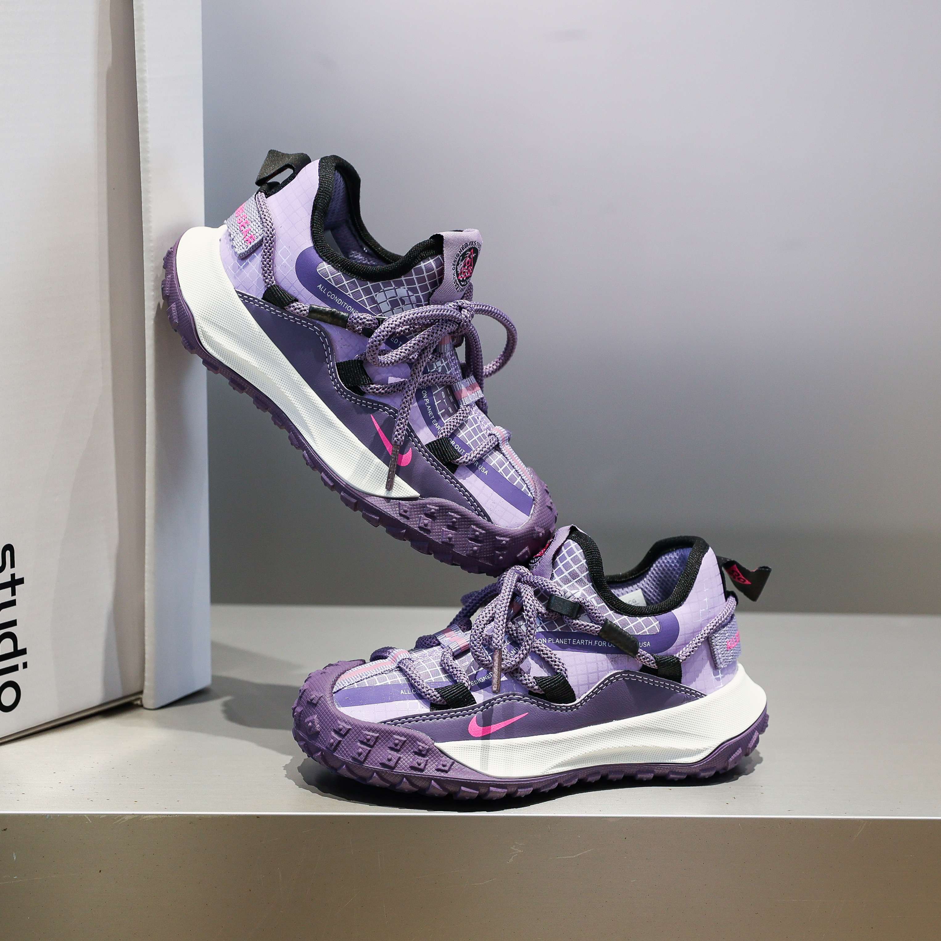 💖耐克ACG轮胎底登山童鞋 💘💲 🚗NIKE ACG Mountain Fly 轮胎底登山童鞋一脚蹬老爹鞋🛵 💝Nike榴莲底丑萌弹力口韩版炸街休闲户外登山鞋运动增高童鞋💘 🍒四季款透气防滑微弹力防踢减震防滑橡胶底新概念潮鞋德训鞋篮球鞋🍎 🦞实际脚长加0.5-1CM后选内长 🍒颜色: 紫色,黑色,绿色,棕色 码