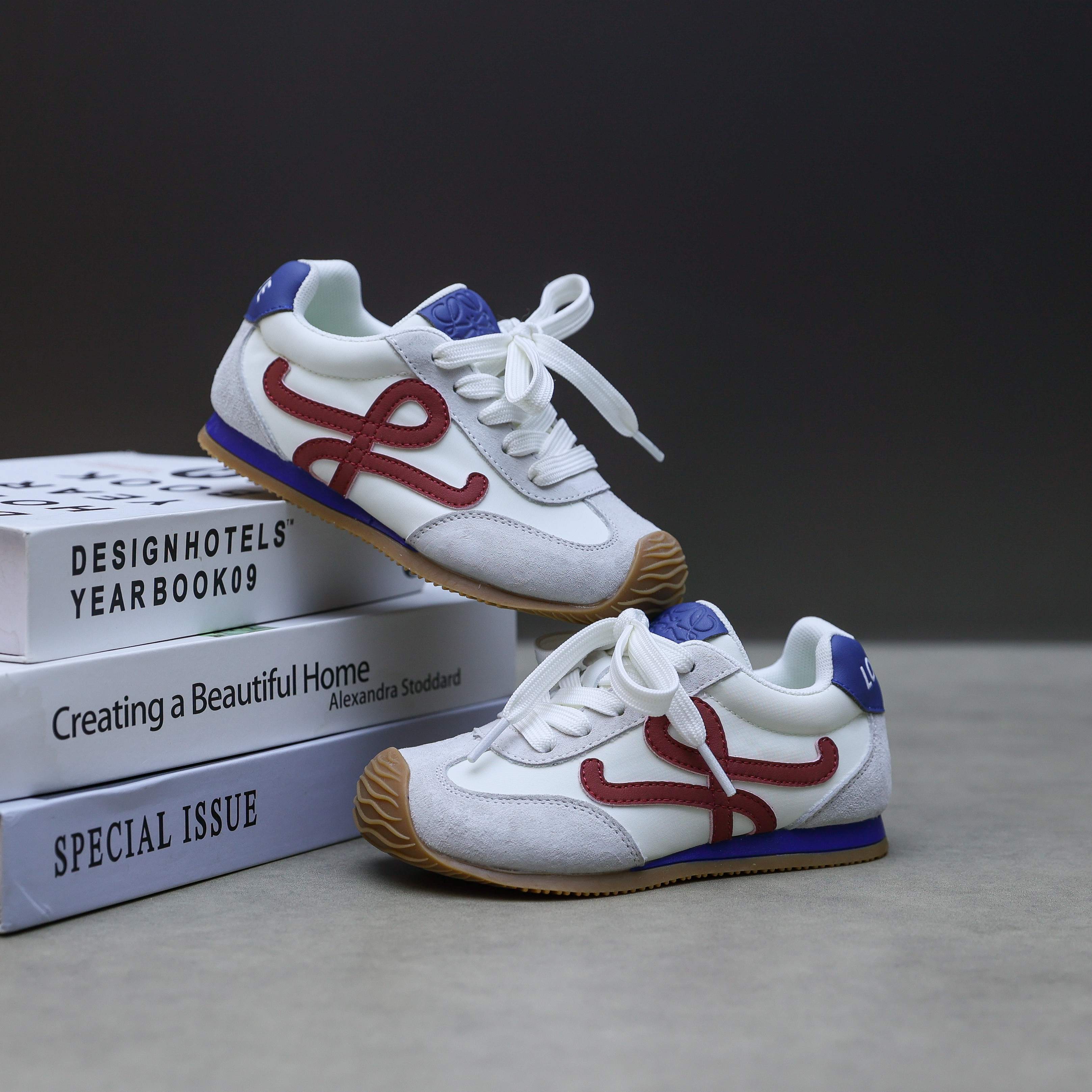 NO:211188,Loewe Forrest Gundo training shoes for children LOEWE Loewe Italian Forrest Gundo training shoes for internet celebrity genuine leather ballet color-blocking children's casual sports shoes for children Wang Yibo Yang Mi star style European station tie inner Velcro versatile running shoes for boys and girls outdoor street frying shoes for children official website trendy Korean version latest non-slip flat sole comfortable breathable casual classic four-season parent-child trendy shoes lightweight children's shoes color brown, blue, white Size 26-37 sizes Add 0.5-1CM to choose inner length, Loewe, loewe, loewe, sneakers,19860909罗意威阿甘德训鞋童鞋 LOEWE罗意威意大利阿甘德训鞋网红款真皮芭蕾拼色儿童休闲运动鞋 王一博杨幂明星款欧洲站系带内侧魔术贴男女童百搭跑步鞋户外炸街童鞋 官网潮牌韩版最新款防滑平底舒适透气休闲经典四季款亲子潮鞋轻便童鞋 颜色 棕色,蓝色,白色 尺码26-37码 实际脚长加0.5-1CM后选内长,罗意威,loewe,loewe,sneakers,,Children's