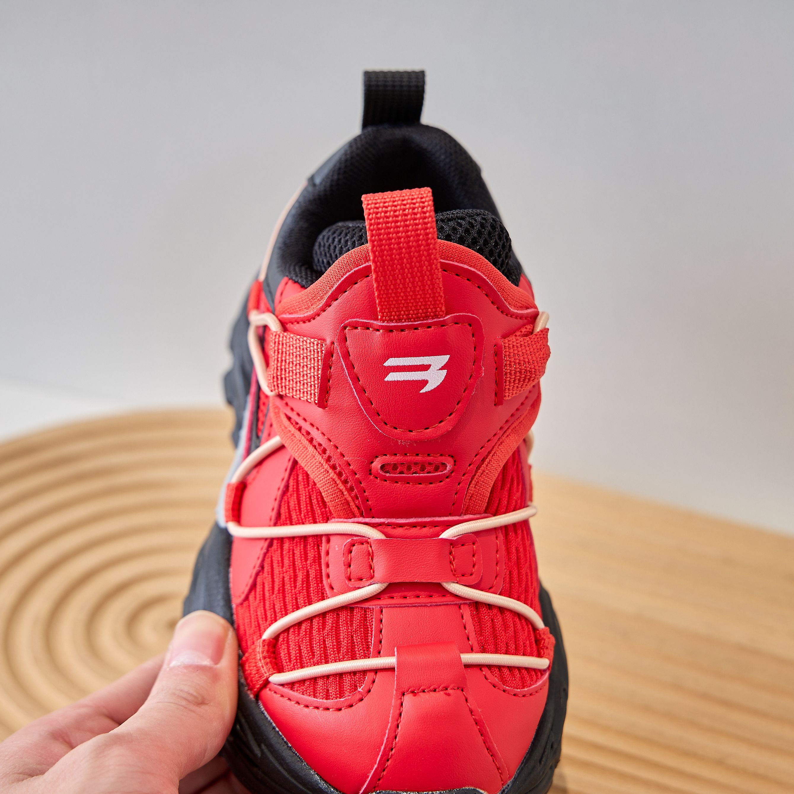 图片[2]-💝巴黎世家18XL登山鞋童鞋💘💲💰 🚗BALENCIAGA 15代18XL Hike最火爆的网红款松紧带儿童休闲登山鞋运动机能鞋🛵 🍎巴黎世家欧洲站走秀款厚底老爹鞋男女童松紧带户外徒步百搭跑步鞋炸街童鞋💖 🍒官网潮牌韩版最新款松紧带防滑增高底透气休闲经典四季款亲子潮鞋轻便童鞋🔥 🍒颜色： 灰色，黑色，红色 尺码：26-37码 实际脚长加0.5-1CM后选内长-选品中心