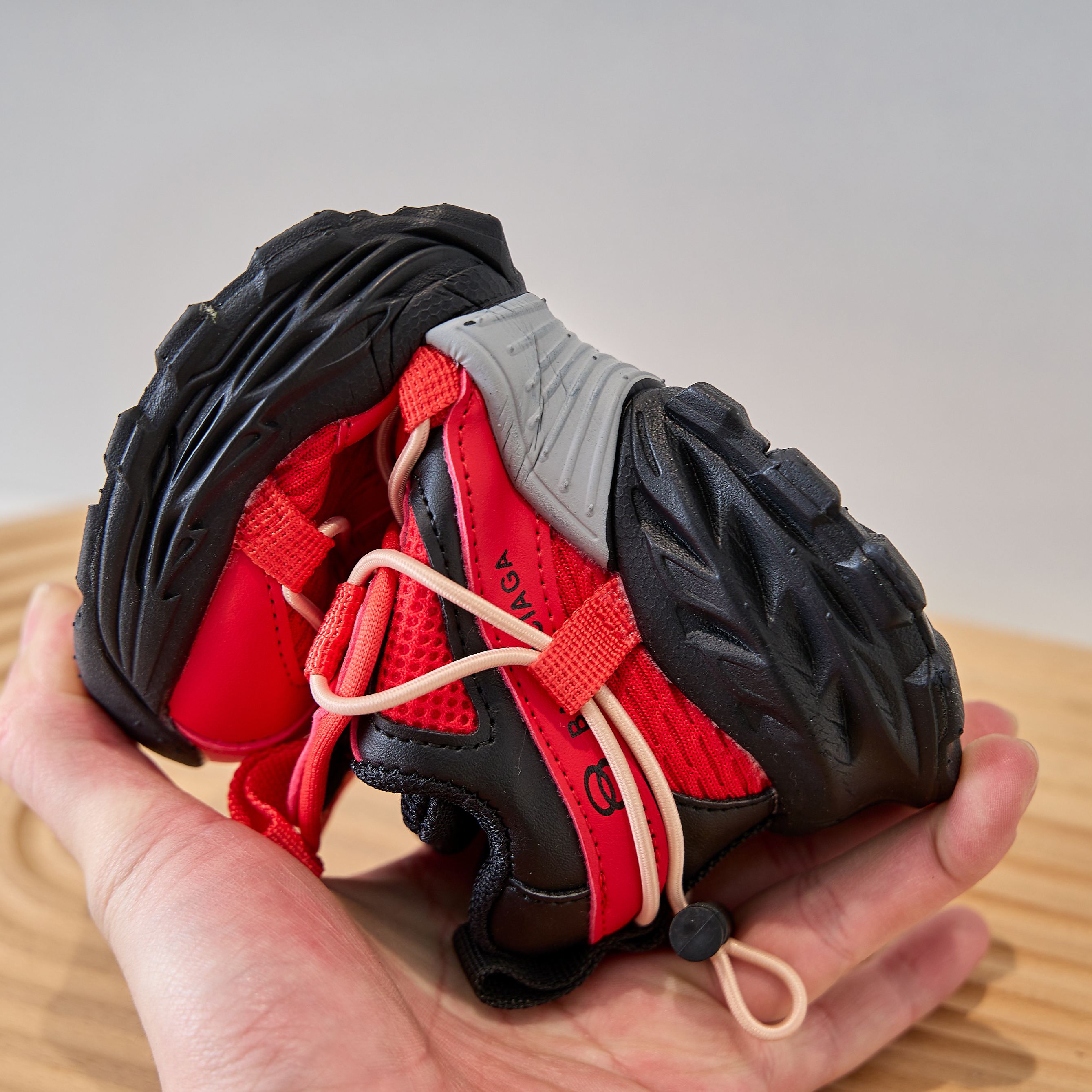 图片[5]-💝巴黎世家18XL登山鞋童鞋💘💲💰 🚗BALENCIAGA 15代18XL Hike最火爆的网红款松紧带儿童休闲登山鞋运动机能鞋🛵 🍎巴黎世家欧洲站走秀款厚底老爹鞋男女童松紧带户外徒步百搭跑步鞋炸街童鞋💖 🍒官网潮牌韩版最新款松紧带防滑增高底透气休闲经典四季款亲子潮鞋轻便童鞋🔥 🍒颜色： 灰色，黑色，红色 尺码：26-37码 实际脚长加0.5-1CM后选内长-选品中心