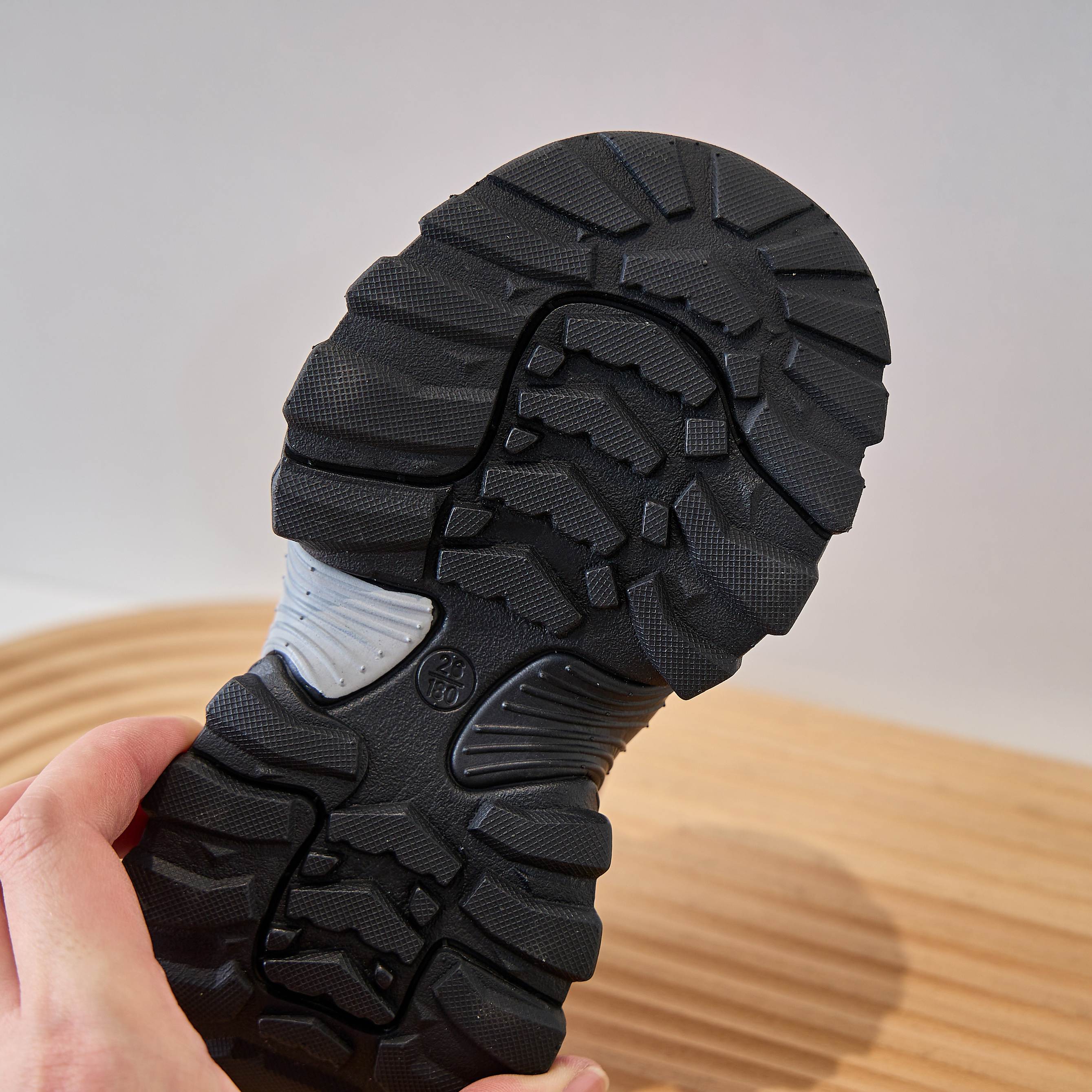 图片[7]-💝巴黎世家18XL登山鞋童鞋💘💲💰 🚗BALENCIAGA 15代18XL Hike最火爆的网红款松紧带儿童休闲登山鞋运动机能鞋🛵 🍎巴黎世家欧洲站走秀款厚底老爹鞋男女童松紧带户外徒步百搭跑步鞋炸街童鞋💖 🍒官网潮牌韩版最新款松紧带防滑增高底透气休闲经典四季款亲子潮鞋轻便童鞋🔥 🍒颜色： 灰色，黑色，红色 尺码：26-37码 实际脚长加0.5-1CM后选内长-选品中心