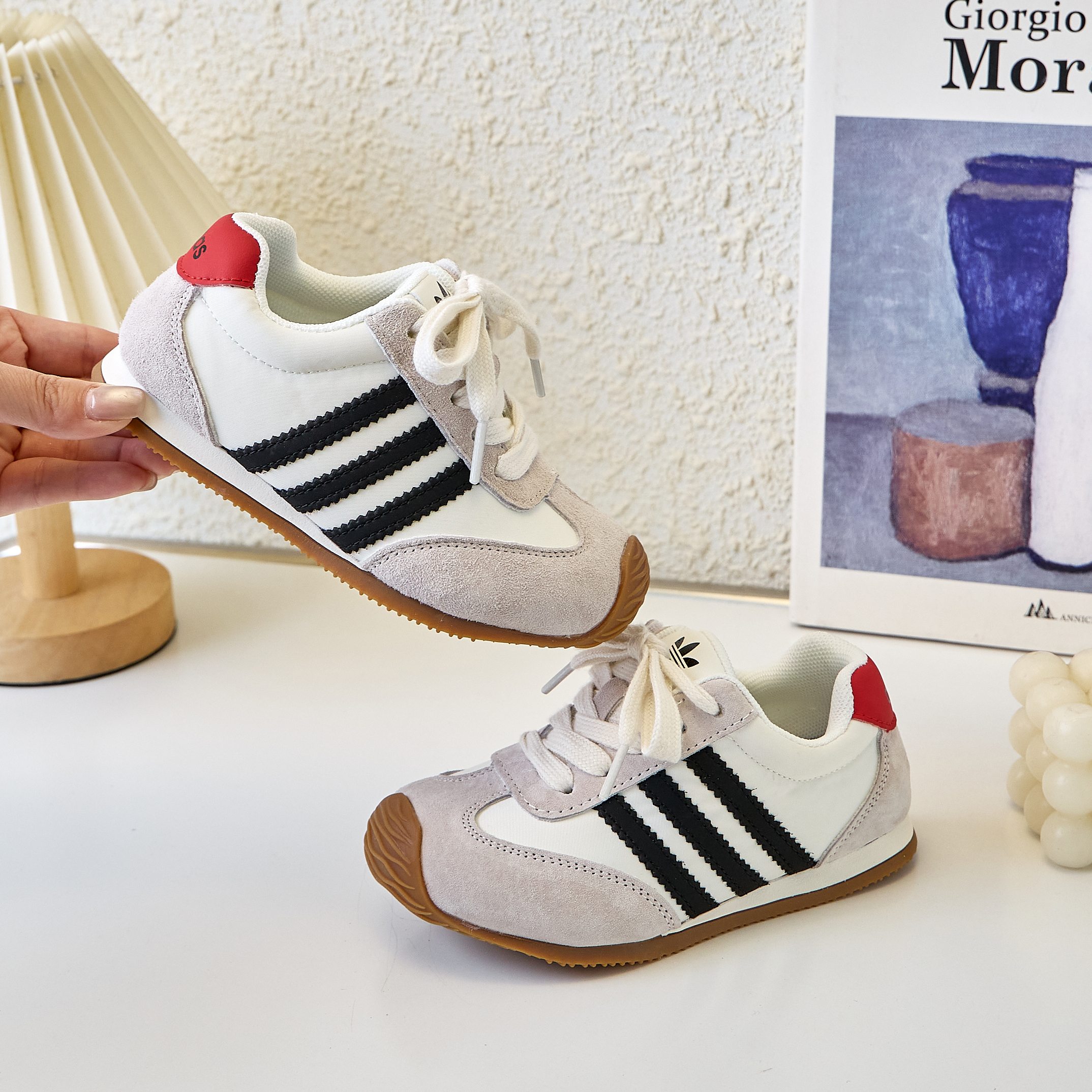 图片[7]-💝阿迪达斯阿甘德训鞋童鞋💘💲 🚗ADIDAS三叶草阿甘德训鞋网红款真皮+雨伞布芭蕾舞拼色儿童休闲运动鞋🛵 🍎明星款欧洲站系带内侧隐形魔术贴歪头鞋男女童百搭跑步鞋户外炸街童鞋💖 💖官网潮牌韩版最新款防滑平底舒适透气休闲经典四季款亲子潮鞋轻便童鞋🔥 🍒颜色6色可选： 黑色,黄色，绿色 红色，粉色，白色 尺码：26-37码 实际脚长加0.5-1CM后选内长-选品中心