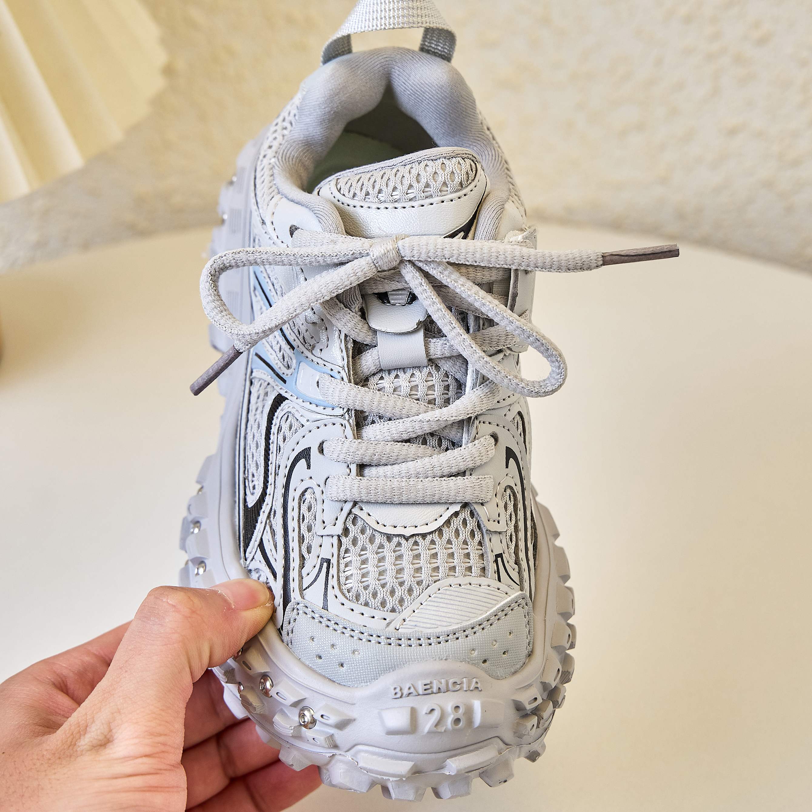 图片[2]-巴黎世家 铆钉轮胎鞋童鞋款26-37 🚗BALENCIAGA最火爆的网红款铆钉轮胎榴莲底儿童休闲复古风运动鞋🛵-选品中心