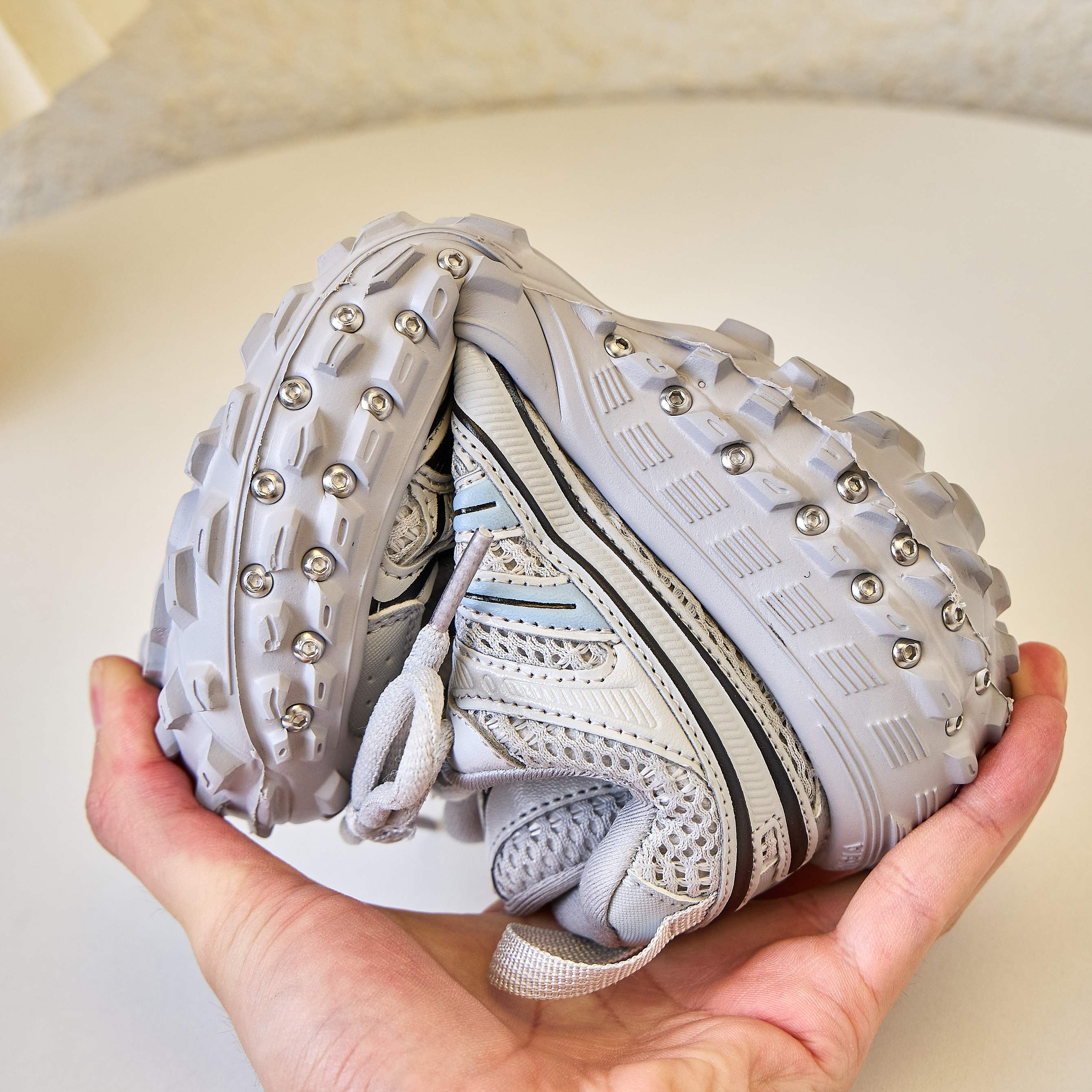 图片[5]-巴黎世家 铆钉轮胎鞋童鞋款26-37 🚗BALENCIAGA最火爆的网红款铆钉轮胎榴莲底儿童休闲复古风运动鞋🛵-选品中心