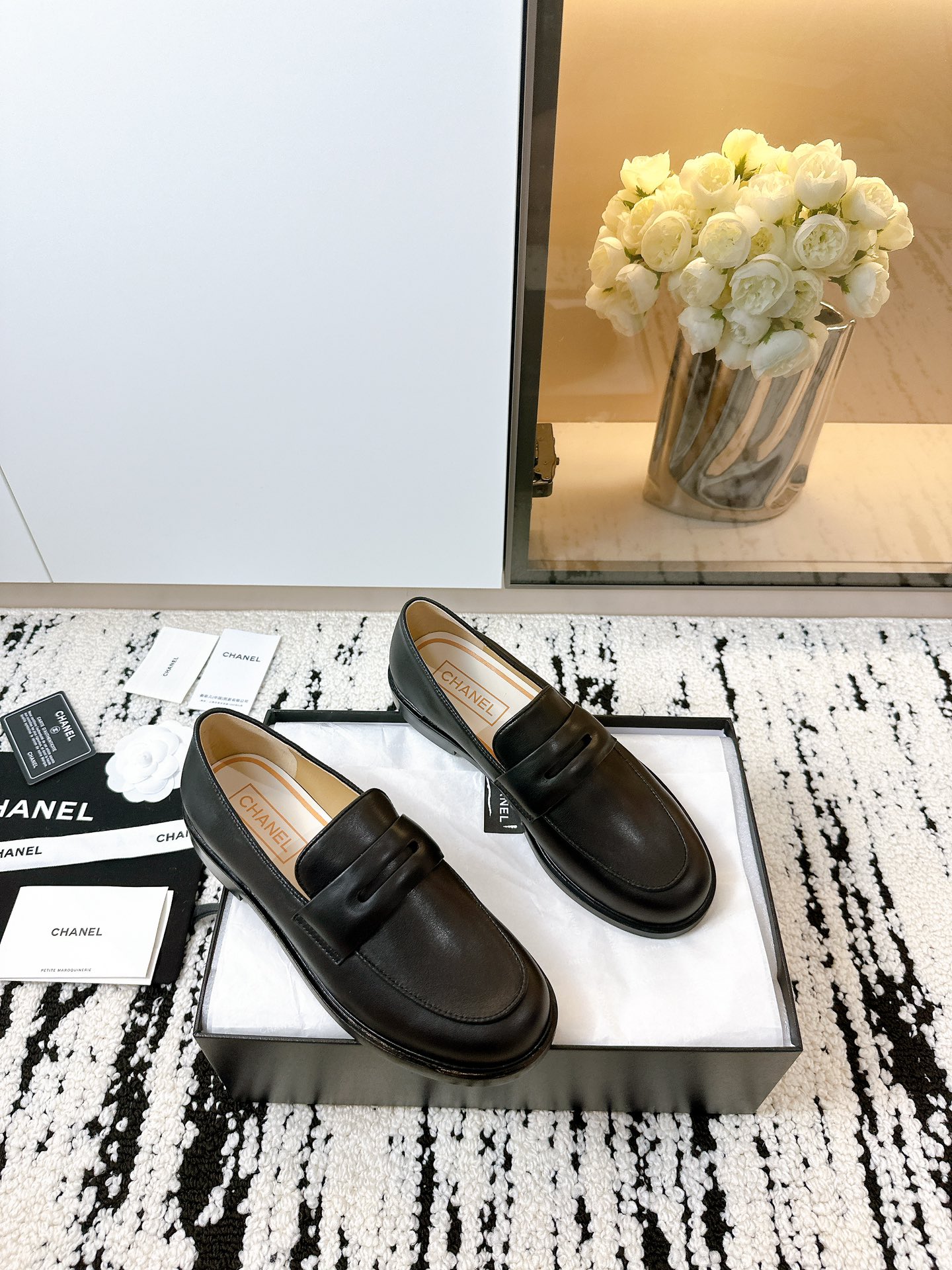 Chanel Chaussures Loafers Cuir de vache Genuine Leather Peau mouton Peu importe