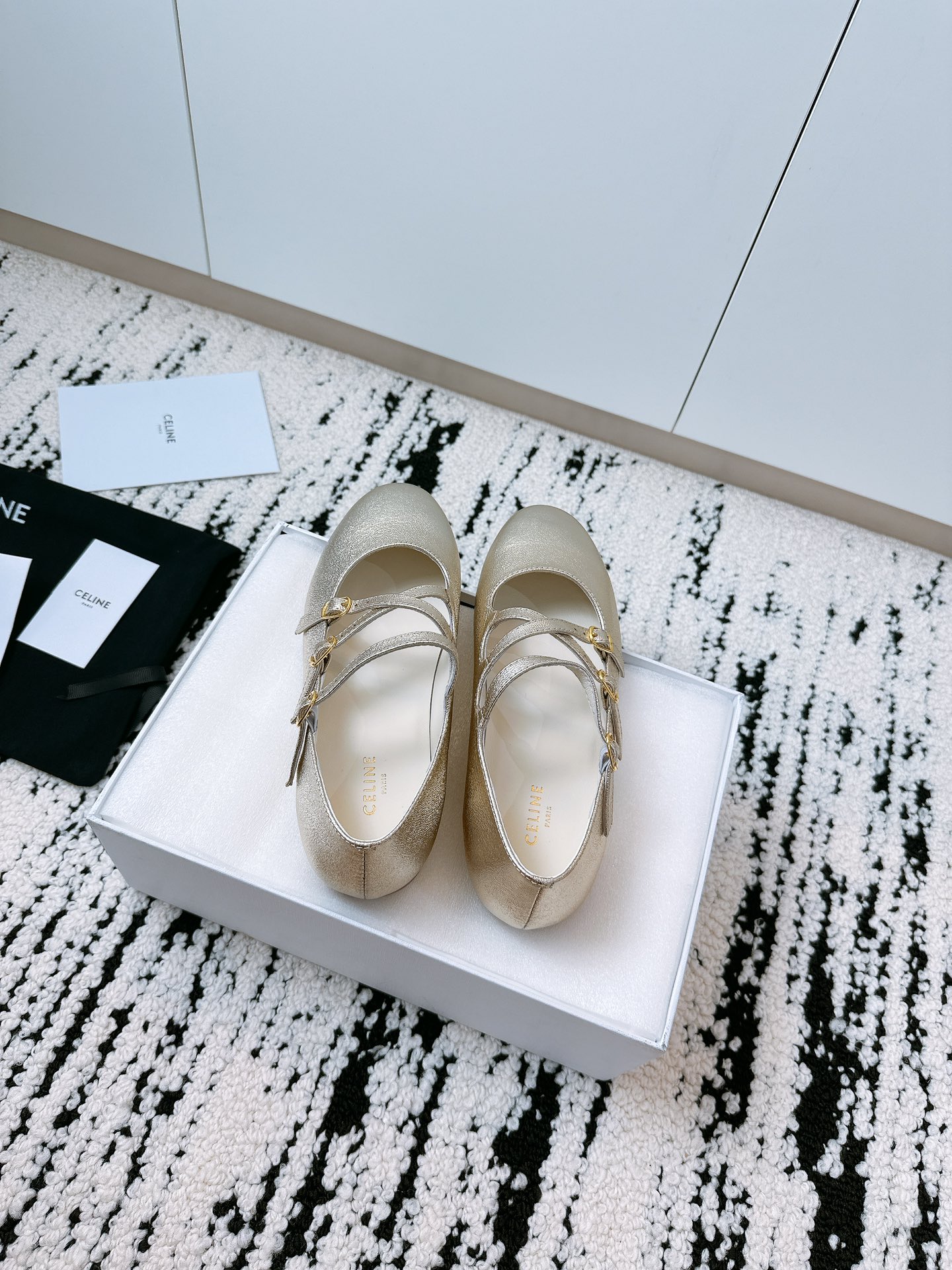Celine Fall/Winter Retrospect: Sexy Mary Jane Shoes, Thin Belts, Big Bottoms. - 图片 2