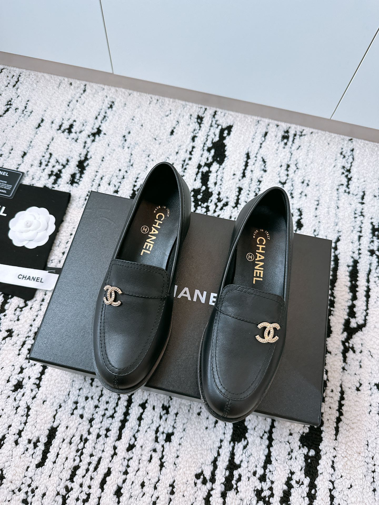 NO:383993,Top loafers, major celebrity catwalks, century-old classics!  Exclusive great contribution!  A big attack!  Imported sheepskin upper imported, comfortable sheepskin inner footbed, Italian original genuine leather outsole, size 35-41 (custom made in 40.41) Requires airplane box, loafers, sheepskin, Leather soles19860909顶级乐福鞋 各大明星网红走秀款 百年经典！ 独家巨献！重磅来袭！ 鞋面进口羊皮 进口舒适羊皮内里垫脚 意大利原版真皮大底 尺码35-41（40.41订做） 需要飞机盒另元,乐福鞋,loafers,sheepskin,Leather soles,Women's Shoes