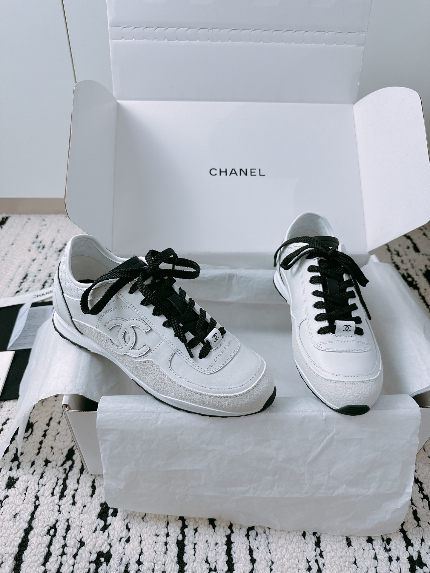 NO:236548,Purchase grade CHANEL Chanel new panda shoes panda shoes Chanel 2025ss popular panda shoes color matching thick-soled casual sports shoes shoes counter synchronization counter is very popular, a very difficult to buy shoe The most popular thick-soled panda shoes on the entire network can be imagined that Xiaoxiangguan cannot miss appearance and comfort coexist Simple and versatile white shoes Super versatile, closed eyes, whoever wears it looks good? Imported calfskin/imported suede, inner imported sheepskin, outsole TPU original outsole Size#35-40 (40 custom made without return or exchange), casual shoes/sports shoes, chanel, chanel, sneakers, cowhide, sheepskin, chamois leather19860909代购级 CHANEL香奈儿新款熊猫板鞋熊猫鞋 香奈儿2025ss火爆熊猫鞋 配色厚底休闲运动鞋板鞋  专柜同步 专柜非常火爆 非常难买的一款鞋 全网最火的厚底熊猫鞋 可想而知小香控不可错过的 颜值与舒适并存的 简约百搭小白鞋 超级百搭,闭眼入 谁穿谁好看  鞋面进口小牛皮/进口麂皮 内里进口羊皮里 大底TPU原版大底 Size#35-40（40订做不退换）,休闲鞋/运动鞋,chanel,chanel,sneakers,cowhide,sheepskin,chamois leather,Women's Shoes