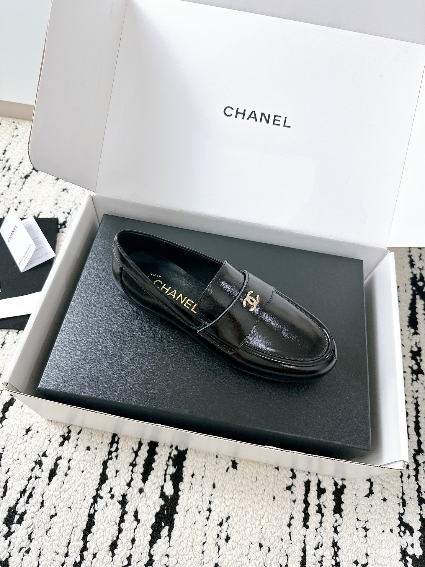 NO:544687,New versatile flat-heeled loafers, exclusive must-have hot products, goddess series, irresistible, heart-wrenching... Light luxury and fashionable, working, daily wear, no tiring, imported sheepskin/butter leather material, comfortable sheepskin, Italian original leather outsole, top 35-39 [40.41 customization] [need to fly a box with another dollar], loafers, loafers, sheepskin, Leather soles19860909新款百搭平跟乐福鞋,独家必备爆款,女神系列 让人无法抗拒,心动ing…… 轻奢时髦 上班 日常穿搭不累脚 进口羊皮/牛油皮 材质 内里垫脚舒适羊皮 意大利原版真皮大底 顶级35-39 [40.41定做]【需要飞机盒另元】,乐福鞋,loafers,sheepskin,Leather soles,Women's Shoes