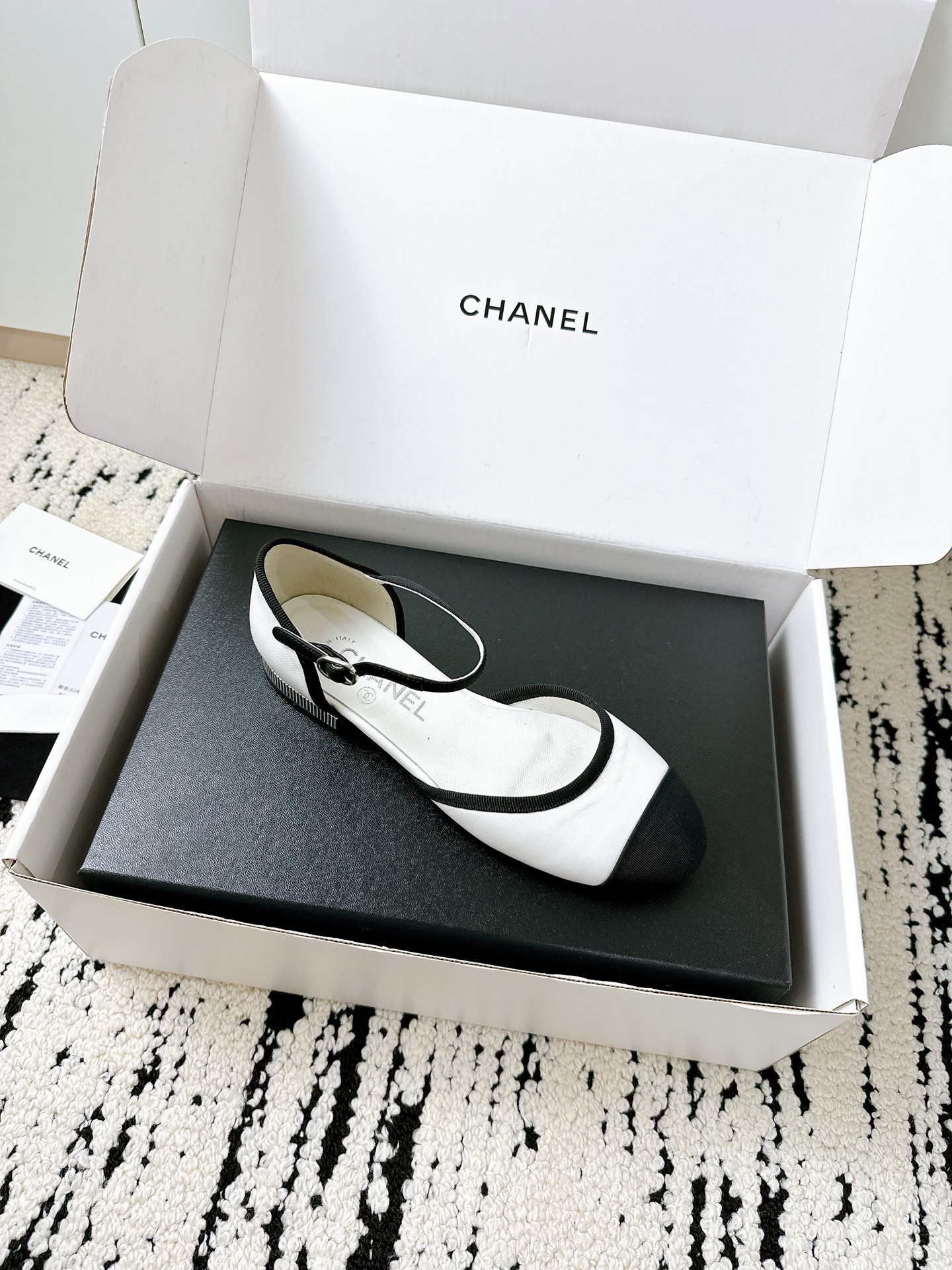 [Chanel Women