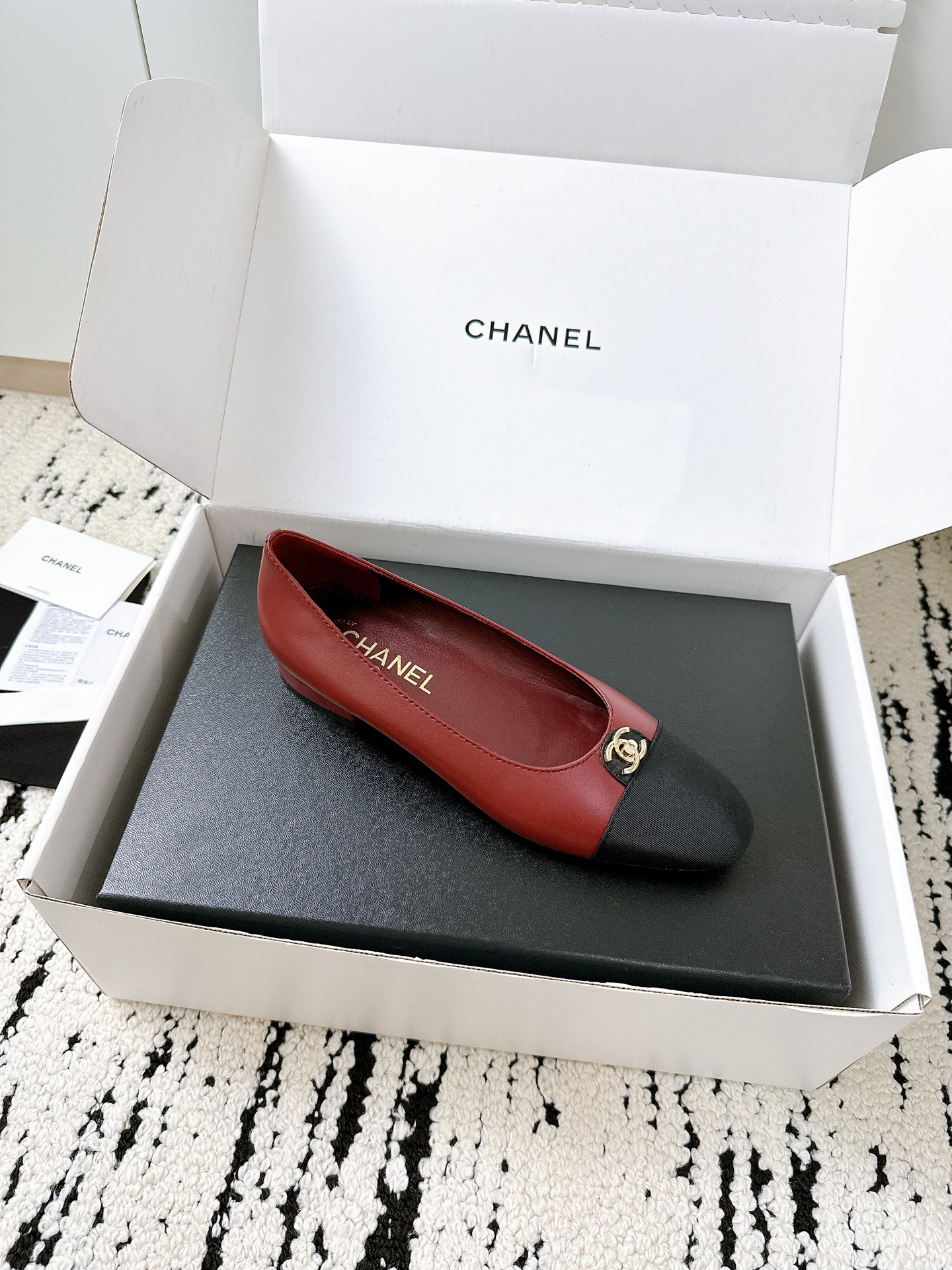 [Chanel Women