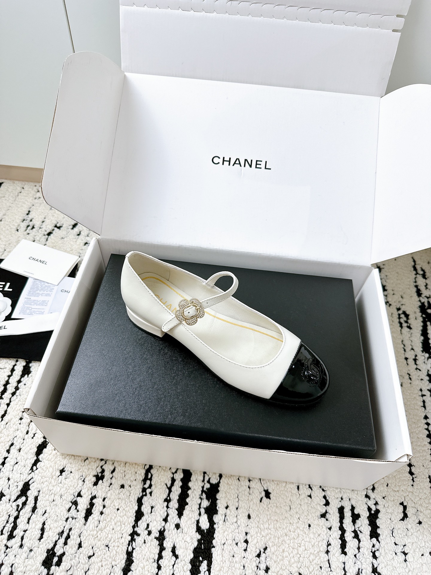 [Chanel Women