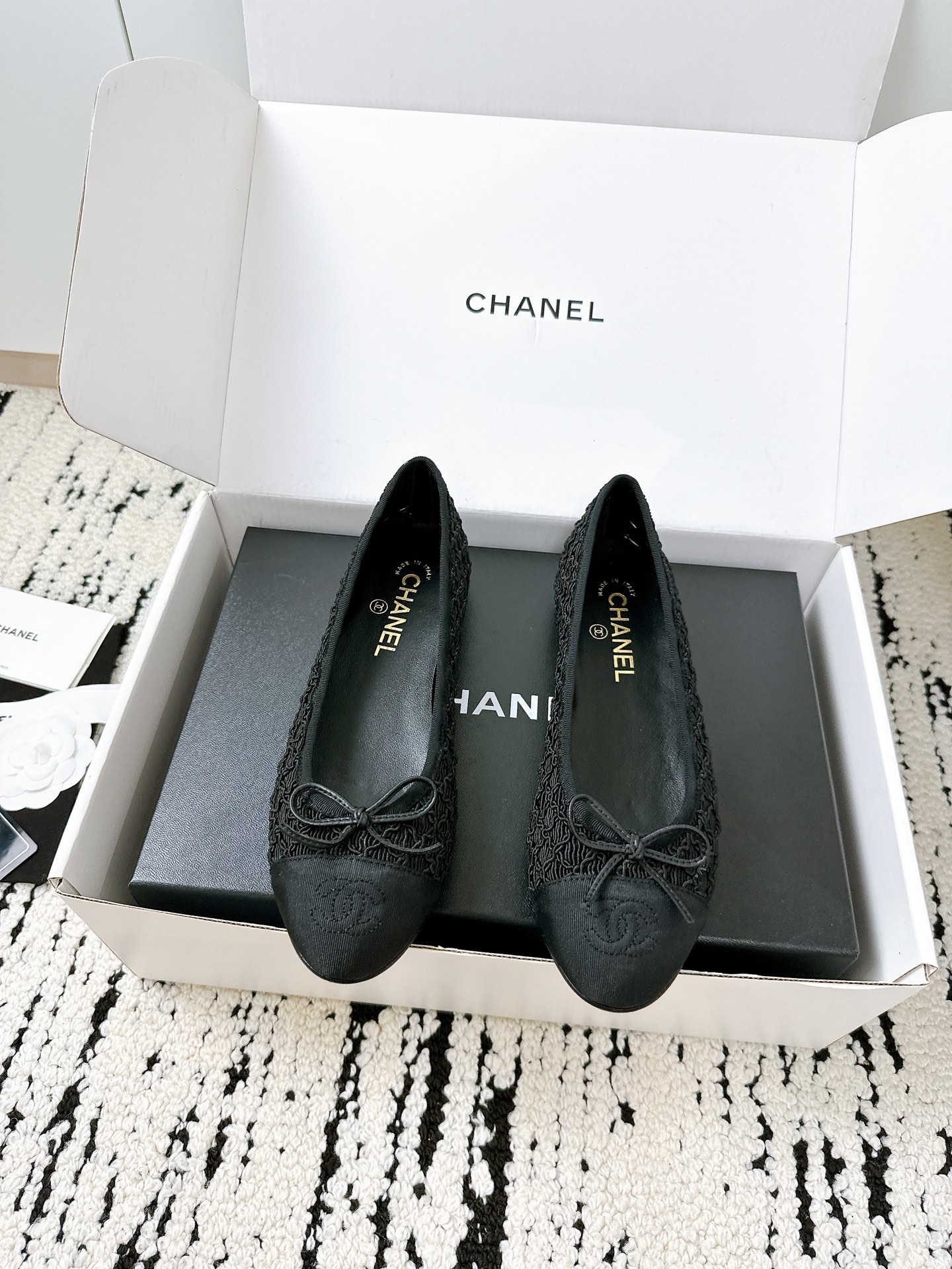 NO:387635,Purchase grade Xiaoxiang 25/A Spring and Summer Small Shoes Counter Quality One of the must-have classics every year!  Design More highlight and taste~ All materials are customized according to the original version!  Buy genuine products to develop. Universal and versatile artifact, summer beach, durable model. Fabric woven imported cowhide, soft and delicate texture, imported sheepskin inside, outsole, Italian thickened leather outsole, size 35-40 (customized for 40, 41), ballet shoes, cowhide, sheepskin, Leather soles19860909代购级 小香25/A春夏 小单鞋 专柜品质 每年必入的经典款之一！设计 更加彰显和品味～所有材质都根据原版定制！购入正品开发.万能百搭神器,夏日沙滩,耐造款. 面料编织 进口牛皮,质感柔软细腻 内里进口羊皮 大底意大利加厚真皮大底 码数35-40（40、41定做）,芭蕾舞鞋,cowhide,sheepskin,Leather soles,Women's Shoes