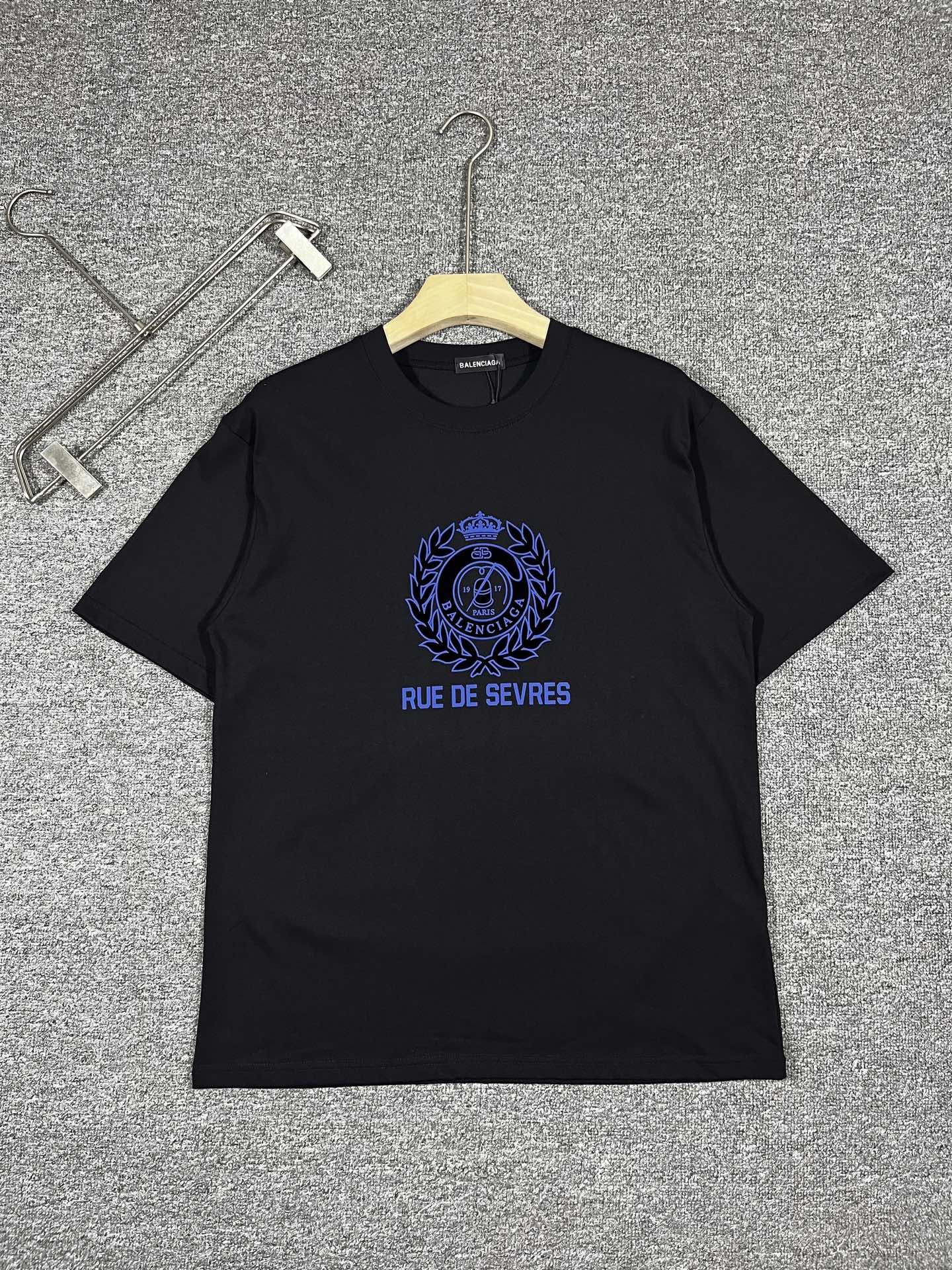 NO:444212,DG exclusive first release, the latest early spring product, available at the counter at the same time, original singles, fashionable and casual round neck short-sleeved T-shirt, comfortable on the upper body!  Eye-catching and highlighted, using imported original fabric, top-grade printed craft letter pattern logo, simple but not losing fashion, top body fashionable and handsome fdl code S-XXL black and white, T-shirt,tees, t-shirt,alexander wang19860909DG 独家首发 早春最新品,专柜同步有售,原单狠货,时尚休闲圆领短袖T恤,上身舒适！吸睛而有亮点,采用进口原版面料,顶级印花工艺字母图案logo,简单而不失时尚,上身时尚帅气 fdl码数S-XXL黑白,,T-shirt,tees，t-shirt,alexander wang,Men's clothing