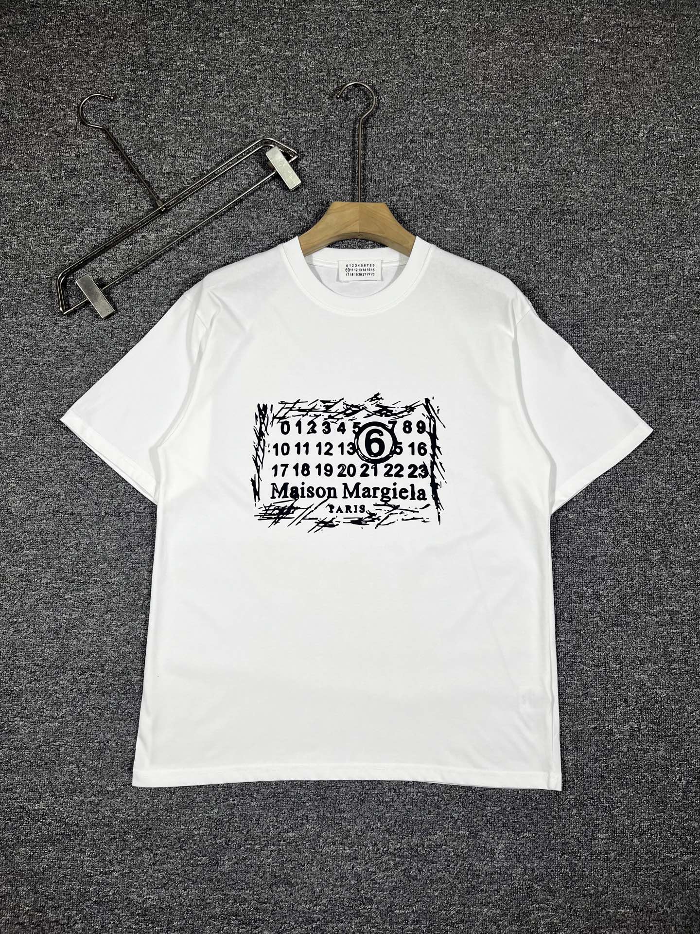 NO:444211,Exclusive first release, the latest early spring product, available at the counter at the same time, original singles, fashionable and casual round neck short-sleeved T-shirt, comfortable on the upper body!  Eye-catching and highlighted, using imported original fabric, top-grade printed craft letter pattern logo, simple but not losing fashion, top body fashionable and handsome fdl code S-XXL black and white, T-shirt,tees, t-shirt,alexander wang19860909独家首发 早春最新品,专柜同步有售,原单狠货,时尚休闲圆领短袖T恤,上身舒适！吸睛而有亮点,采用进口原版面料,顶级印花工艺字母图案logo,简单而不失时尚,上身时尚帅气 fdl码数S-XXL黑白,,T-shirt,tees，t-shirt,alexander wang,Men's clothing