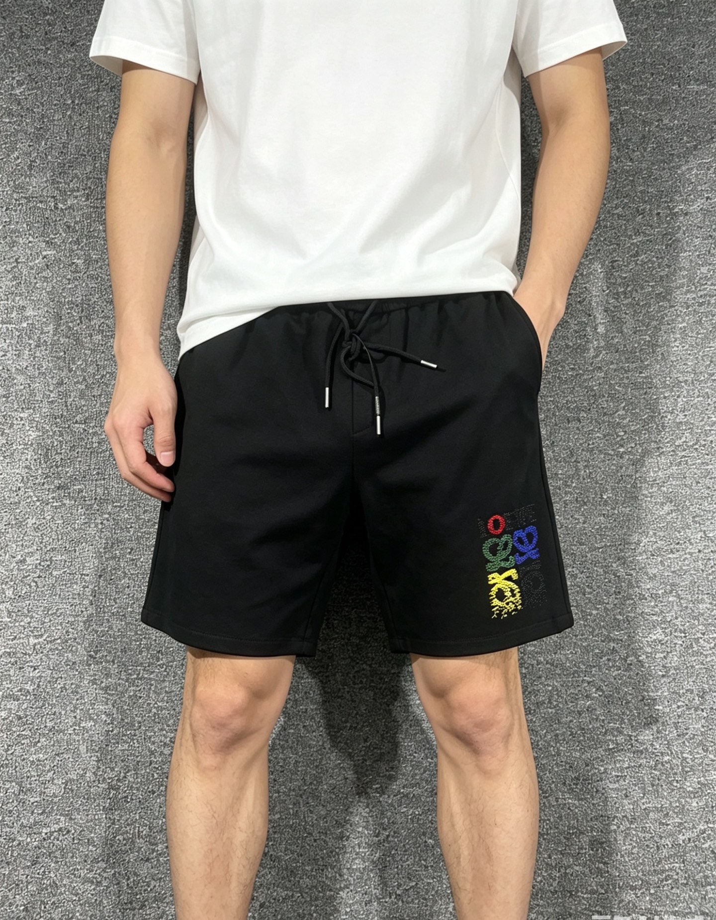 NO:914012,Loewe's 2026 new summer style shorts and casual pants, counter-customized fabrics with high breathability and comfort, impeccable details, brand element design concept, reflecting high quality. It feels delicate and soft!  It presents a casual cut and the upper body shape is awesome!  Size M-3XL,,loewe,shorts,19860909罗意威‘’2026夏季新款 短裤 休闲裤,专柜定制面料 透气舒适度高,细节无可挑剔,品牌元素设计理念,体现高品质.手感细腻柔软！呈现休闲裁剪,上身版型超赞！码数M-3XL,,loewe,shorts,,Men's clothing
