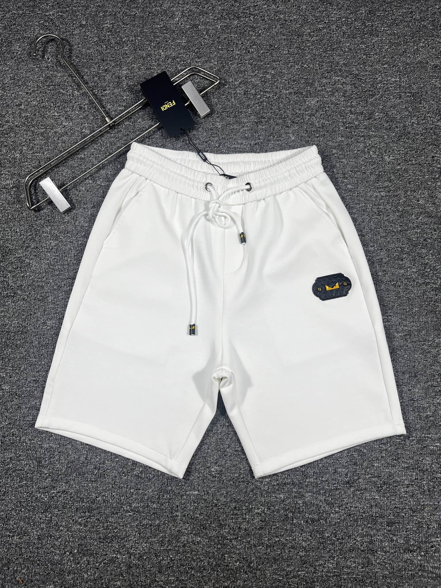 NO:905131,Fendi's 2026 new summer style shorts and casual pants, counter-customized fabrics with high breathability and comfort, impeccable details, brand element design concept, reflecting high quality. It feels delicate and soft!  It presents a casual cut and the upper body shape is awesome!  Size M-3XL,,fendi,shorts,19860909芬迪‘’2026夏季新款 短裤 休闲裤,专柜定制面料 透气舒适度高,细节无可挑剔,品牌元素设计理念,体现高品质.手感细腻柔软！呈现休闲裁剪,上身版型超赞！码数M-3XL,,fendi,shorts,,Men's clothing